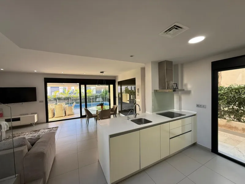 Magnificent detached villa with a plot of 300 m2