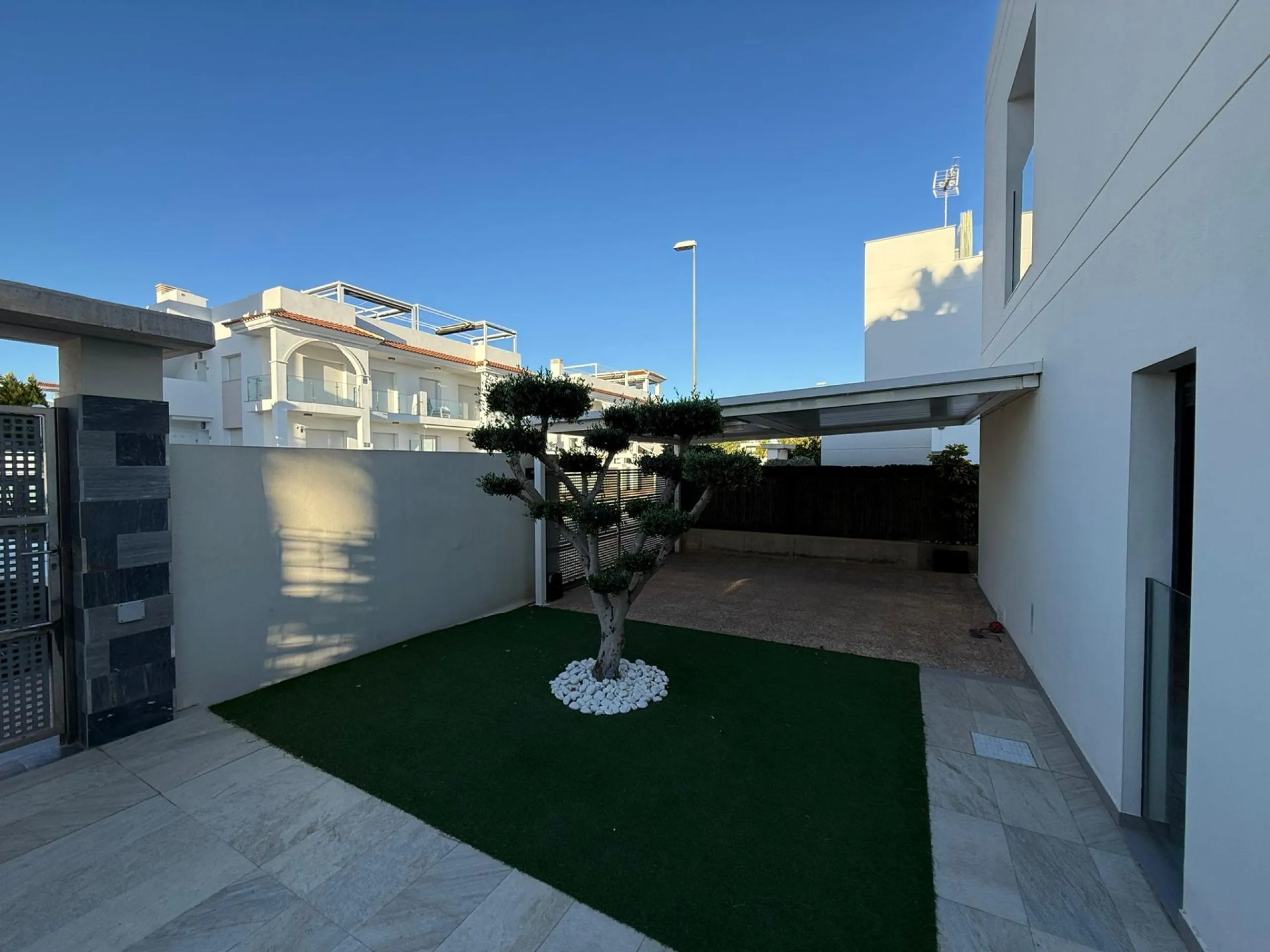 Magnificent detached villa with a plot of 300 m2
