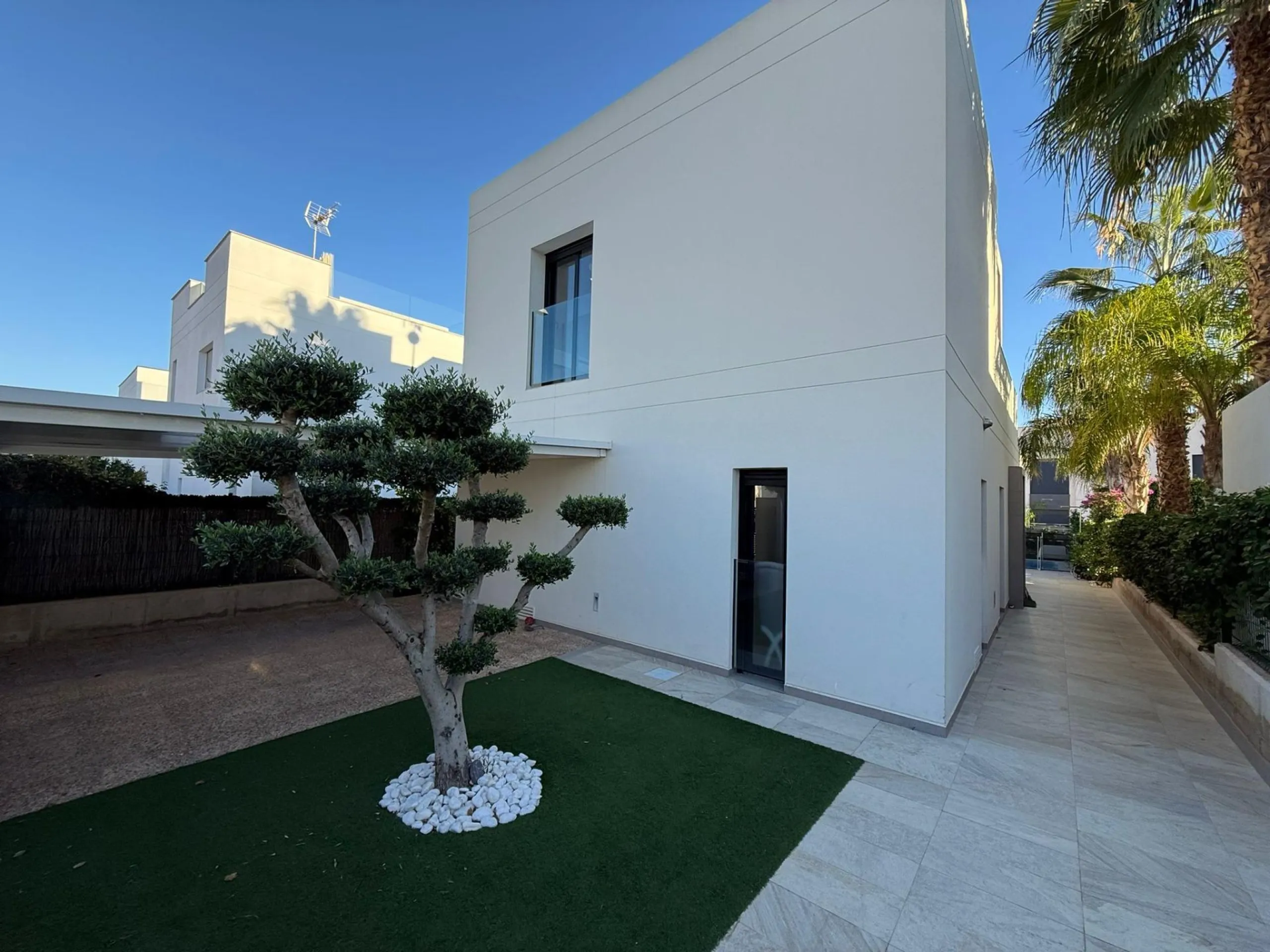 Magnificent detached villa with a plot of 300 m2