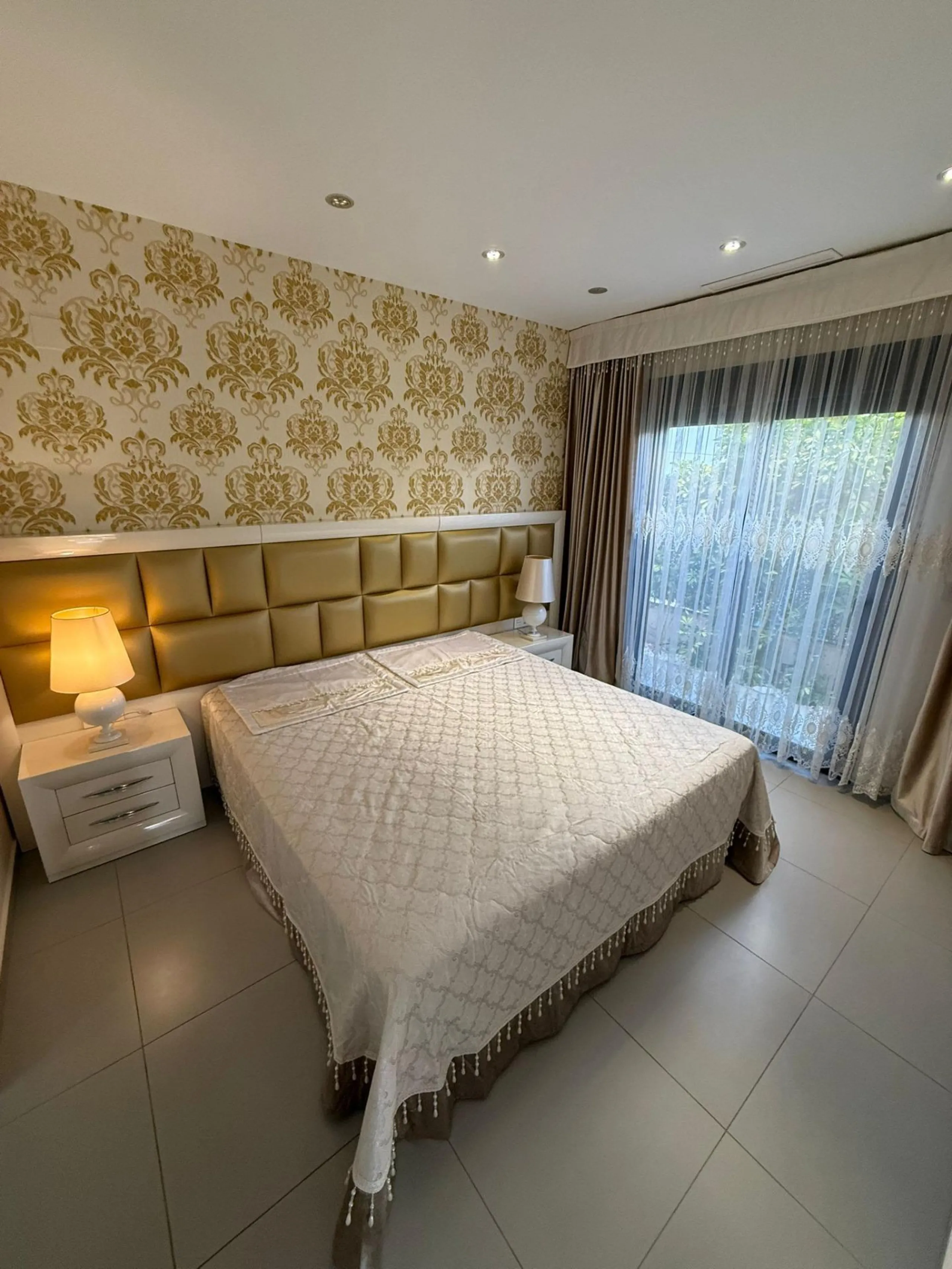 Magnificent detached villa with a plot of 300 m2