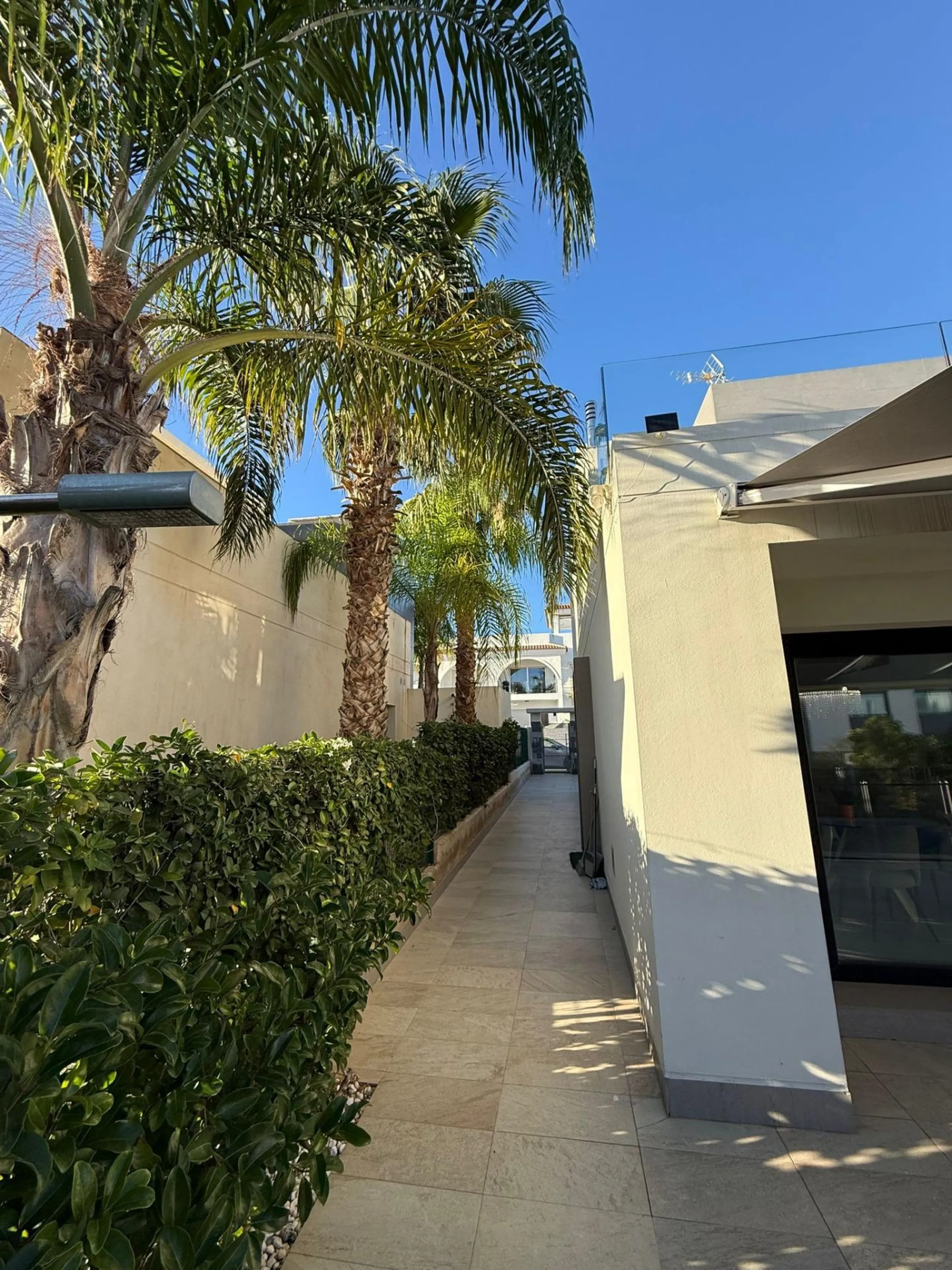 Magnificent detached villa with a plot of 300 m2