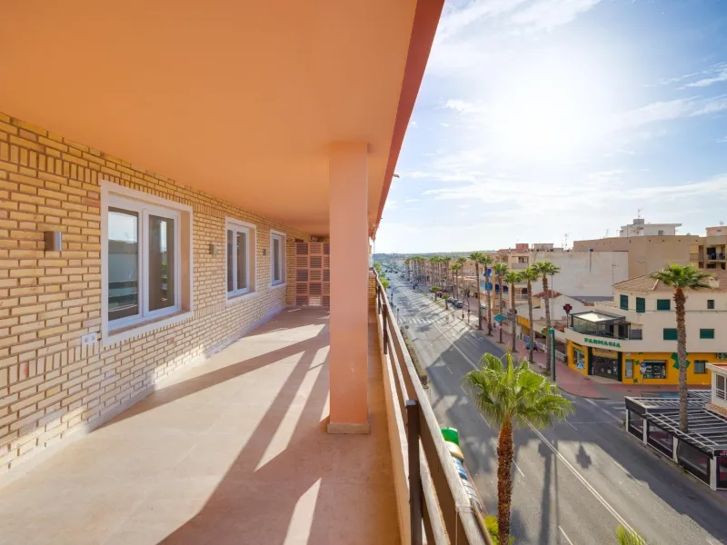 Moderno Apartamento Reformado en Playa de los Náufragos, Torrevieja 3 habitaciones 2 baños