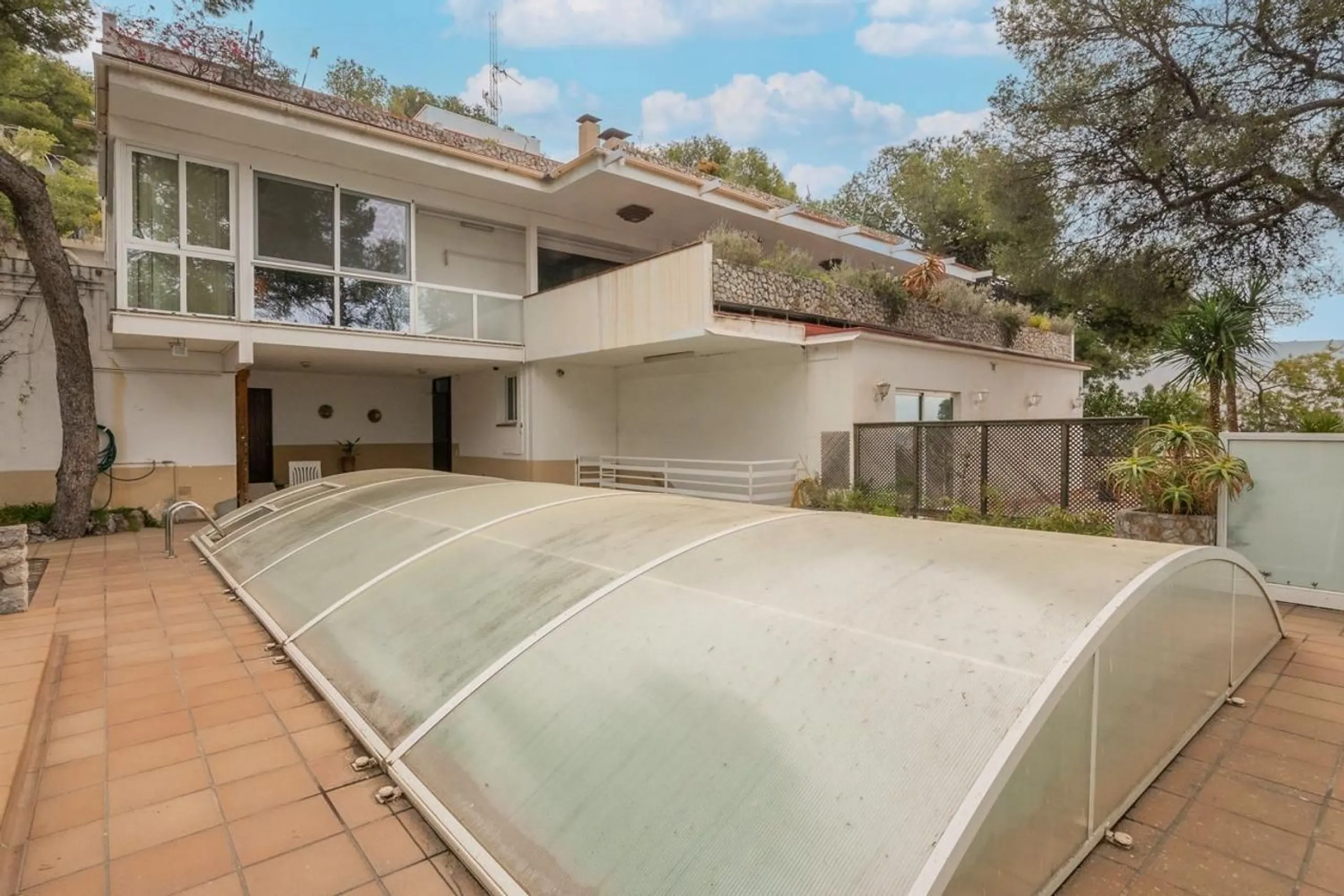 Exclusive villa with sea views and pool in Bellamar, Castelldefels