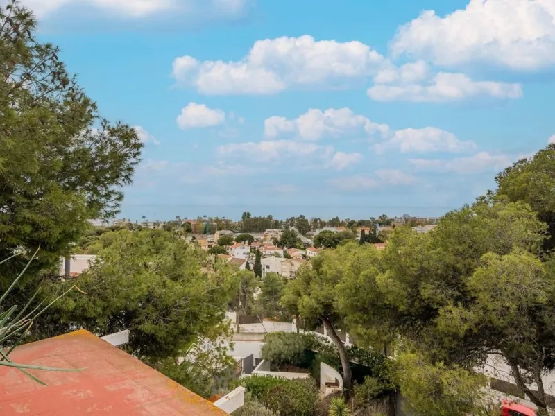 Exclusive villa with sea views and pool in Bellamar, Castelldefels