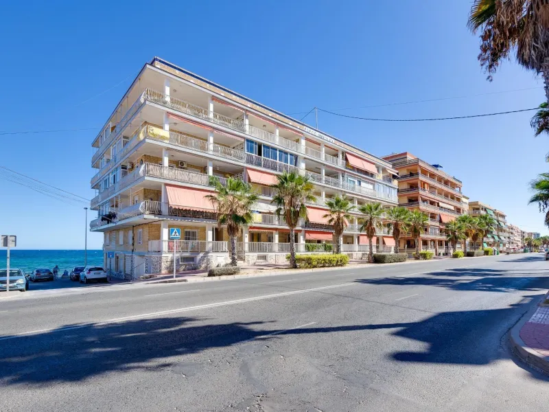 Moderno Apartamento Reformado en Playa de los Náufragos, Torrevieja 3 habitaciones 2 baños