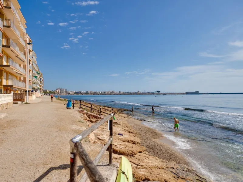 Moderno Apartamento Reformado en Playa de los Náufragos, Torrevieja 3 habitaciones 2 baños