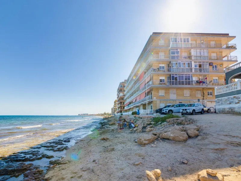 Moderno Apartamento Reformado en Playa de los Náufragos, Torrevieja 3 habitaciones 2 baños