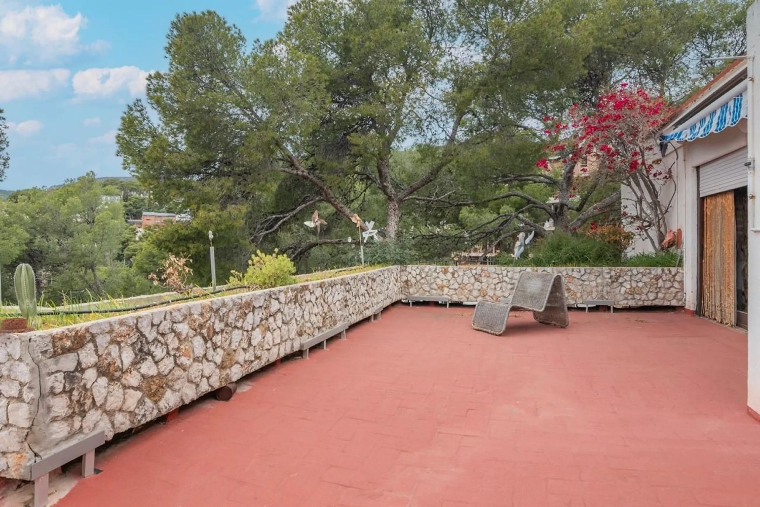 Exclusive villa with sea views and pool in Bellamar, Castelldefels