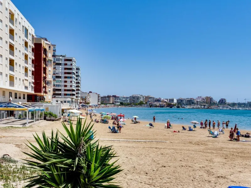 Moderno Apartamento Reformado en Playa de los Náufragos, Torrevieja 3 habitaciones 2 baños
