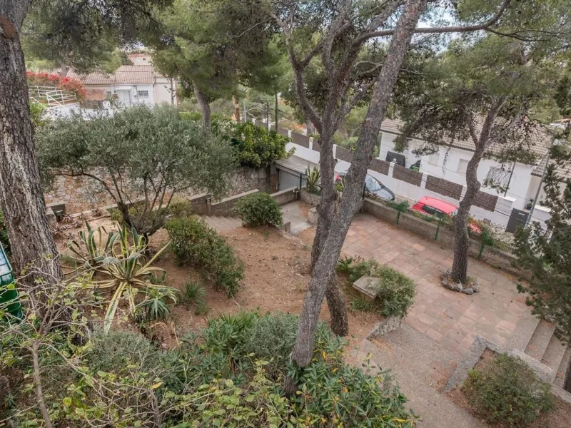 Exclusive villa with sea views and pool in Bellamar, Castelldefels