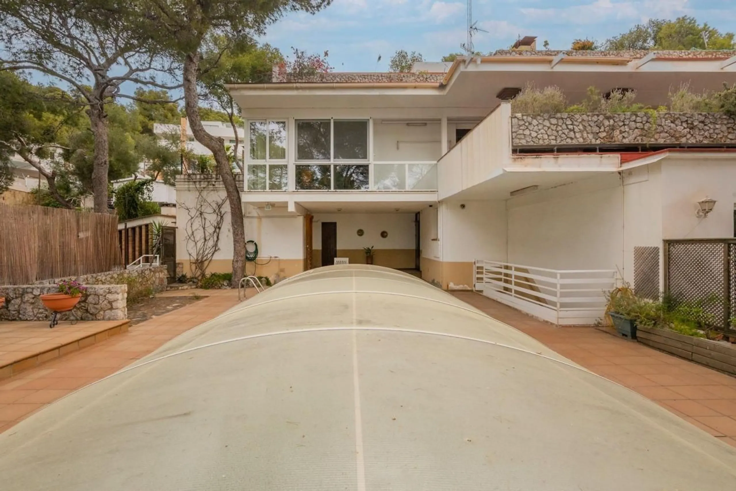 Exclusive villa with sea views and pool in Bellamar, Castelldefels