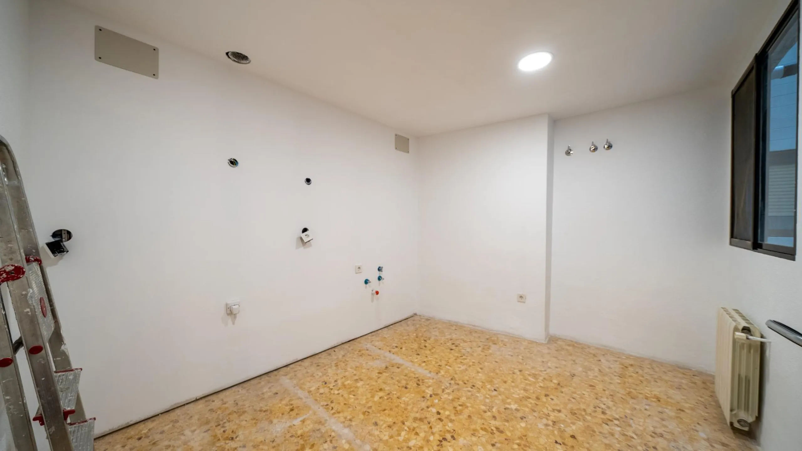 ESTUPENDO PISO EN PRIMERA LINEA JUNTO AL POSTIGUET - VIRGEN DEL SOCORRO
