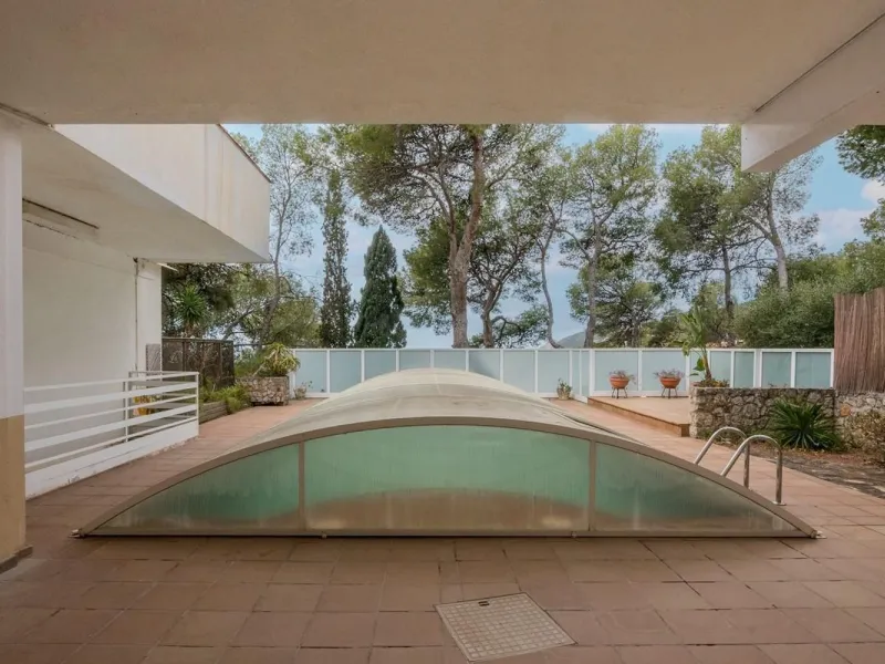 Exclusive villa with sea views and pool in Bellamar, Castelldefels