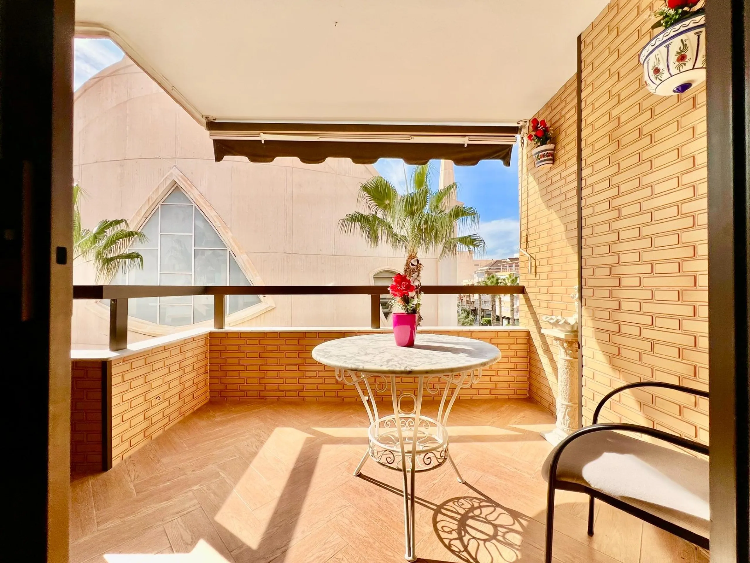 COMFORT, SPACIOUSNESS AND EXCLUSIVITY. 145m2 APARTMENT IN A PRIVILEGED LOCATION WITH A PRIVATE COMMUNITY SOLARIUM OF 60m2