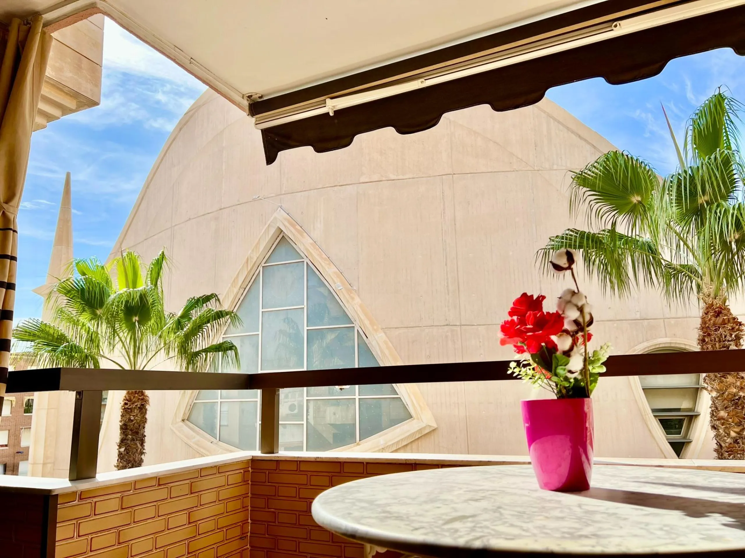 COMFORT, SPACIOUSNESS AND EXCLUSIVITY. 145m2 APARTMENT IN A PRIVILEGED LOCATION WITH A PRIVATE COMMUNITY SOLARIUM OF 60m2