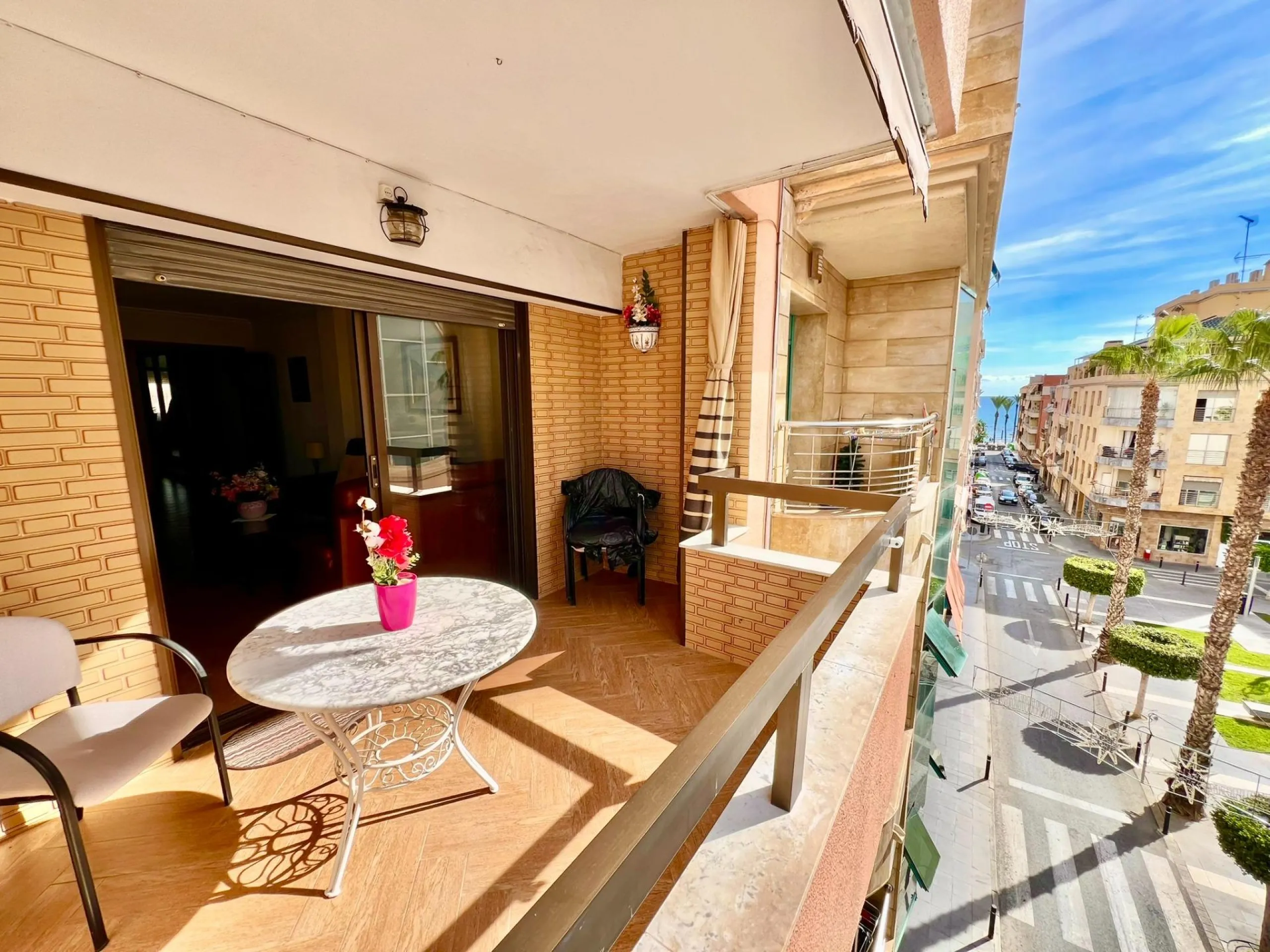 COMFORT, SPACIOUSNESS AND EXCLUSIVITY. 145m2 APARTMENT IN A PRIVILEGED LOCATION WITH A PRIVATE COMMUNITY SOLARIUM OF 60m2