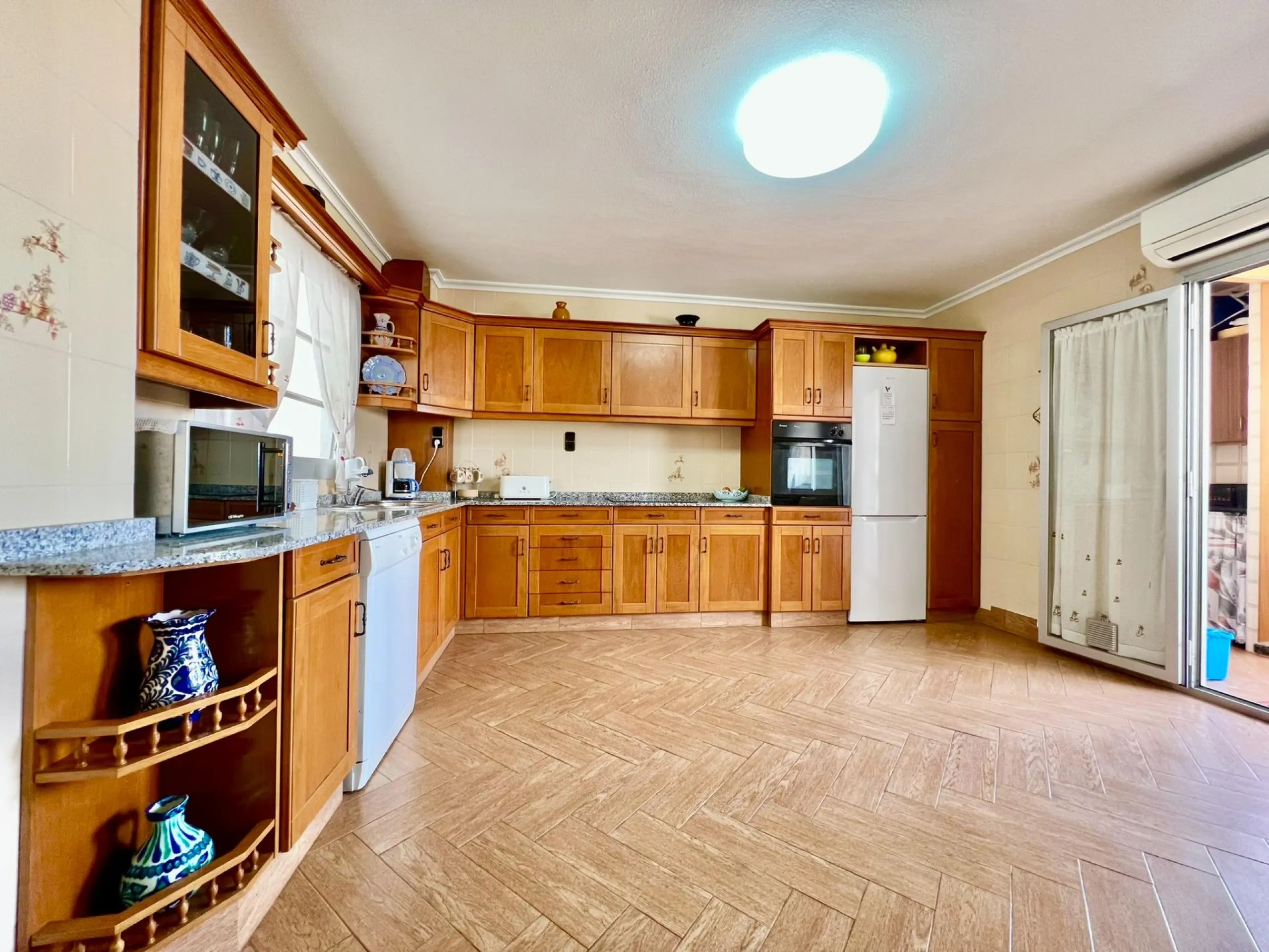 COMFORT, SPACIOUSNESS AND EXCLUSIVITY. 145m2 APARTMENT IN A PRIVILEGED LOCATION WITH A PRIVATE COMMUNITY SOLARIUM OF 60m2