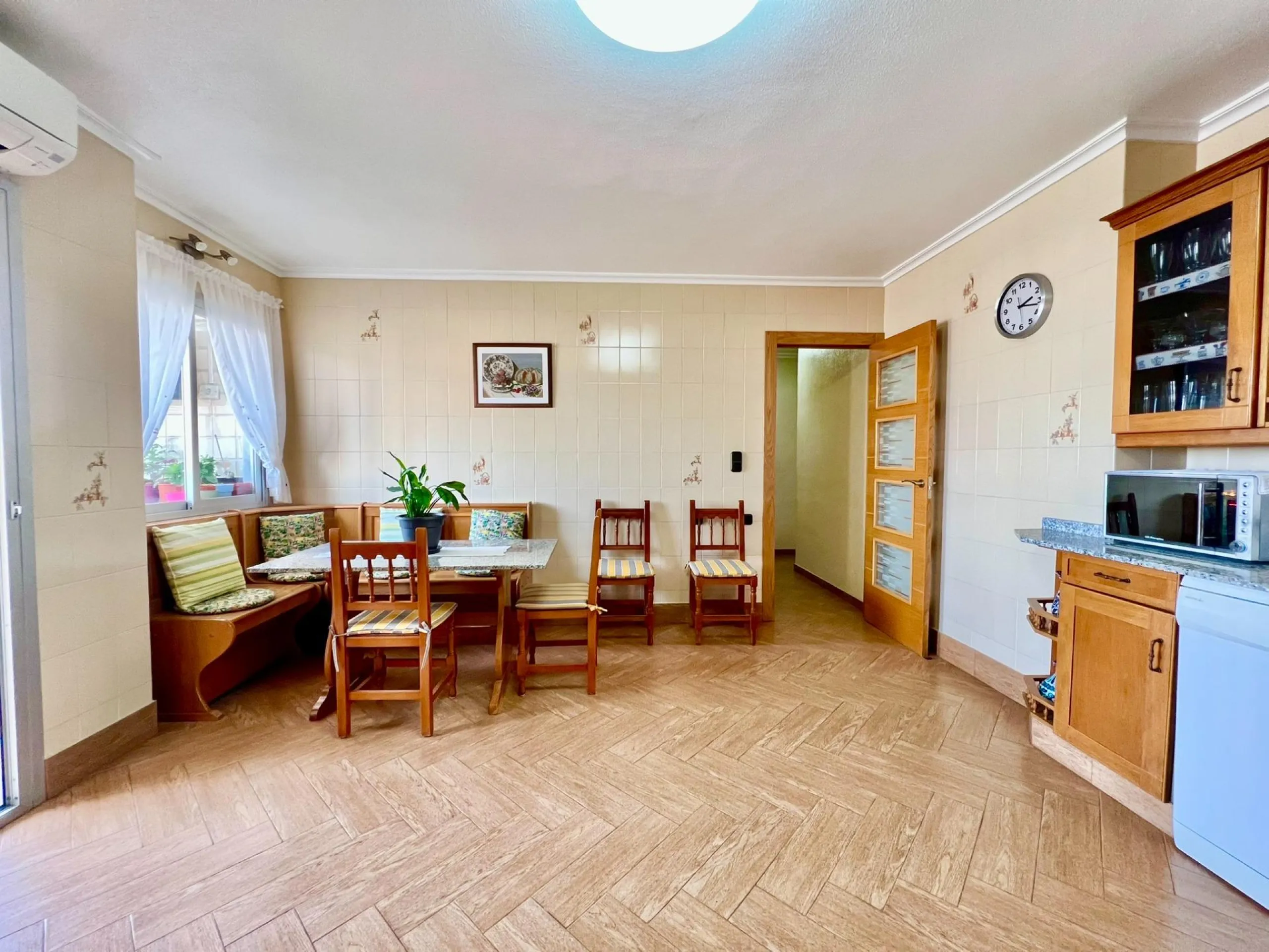 COMFORT, SPACIOUSNESS AND EXCLUSIVITY. 145m2 APARTMENT IN A PRIVILEGED LOCATION WITH A PRIVATE COMMUNITY SOLARIUM OF 60m2
