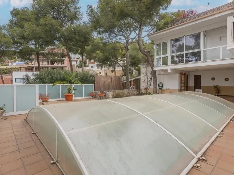 Exclusive villa with sea views and pool in Bellamar, Castelldefels