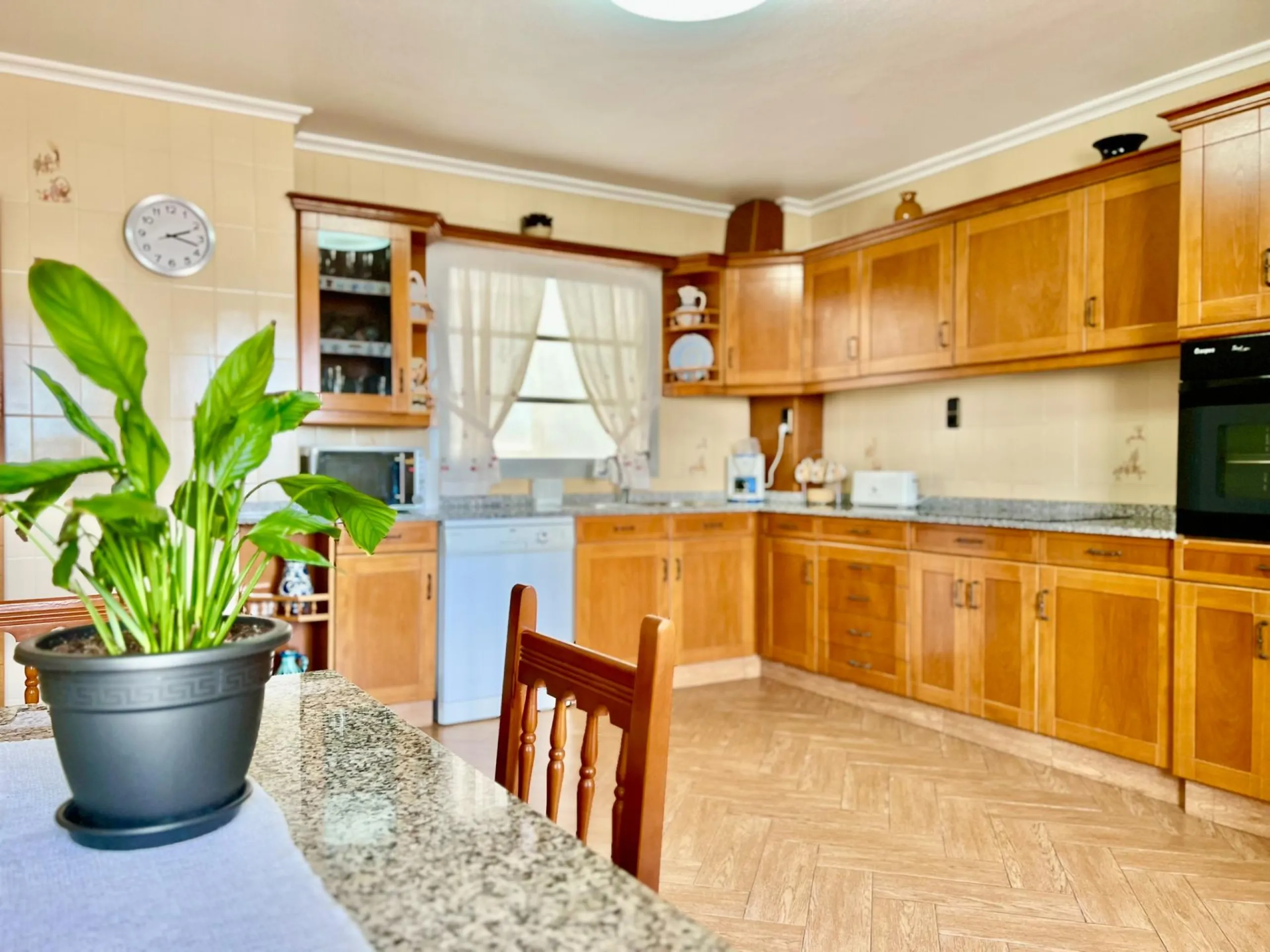 COMFORT, SPACIOUSNESS AND EXCLUSIVITY. 145m2 APARTMENT IN A PRIVILEGED LOCATION WITH A PRIVATE COMMUNITY SOLARIUM OF 60m2