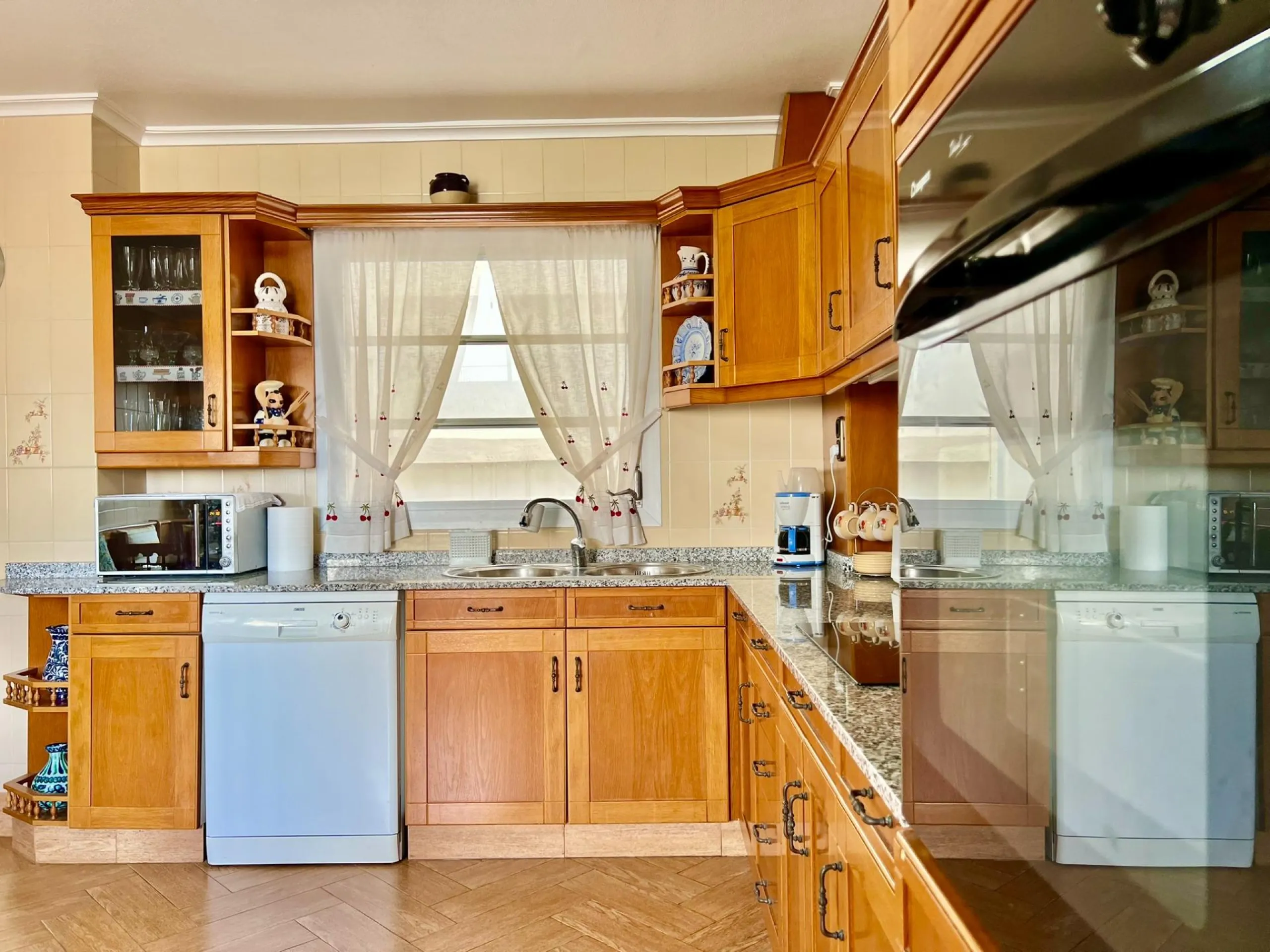 COMFORT, SPACIOUSNESS AND EXCLUSIVITY. 145m2 APARTMENT IN A PRIVILEGED LOCATION WITH A PRIVATE COMMUNITY SOLARIUM OF 60m2