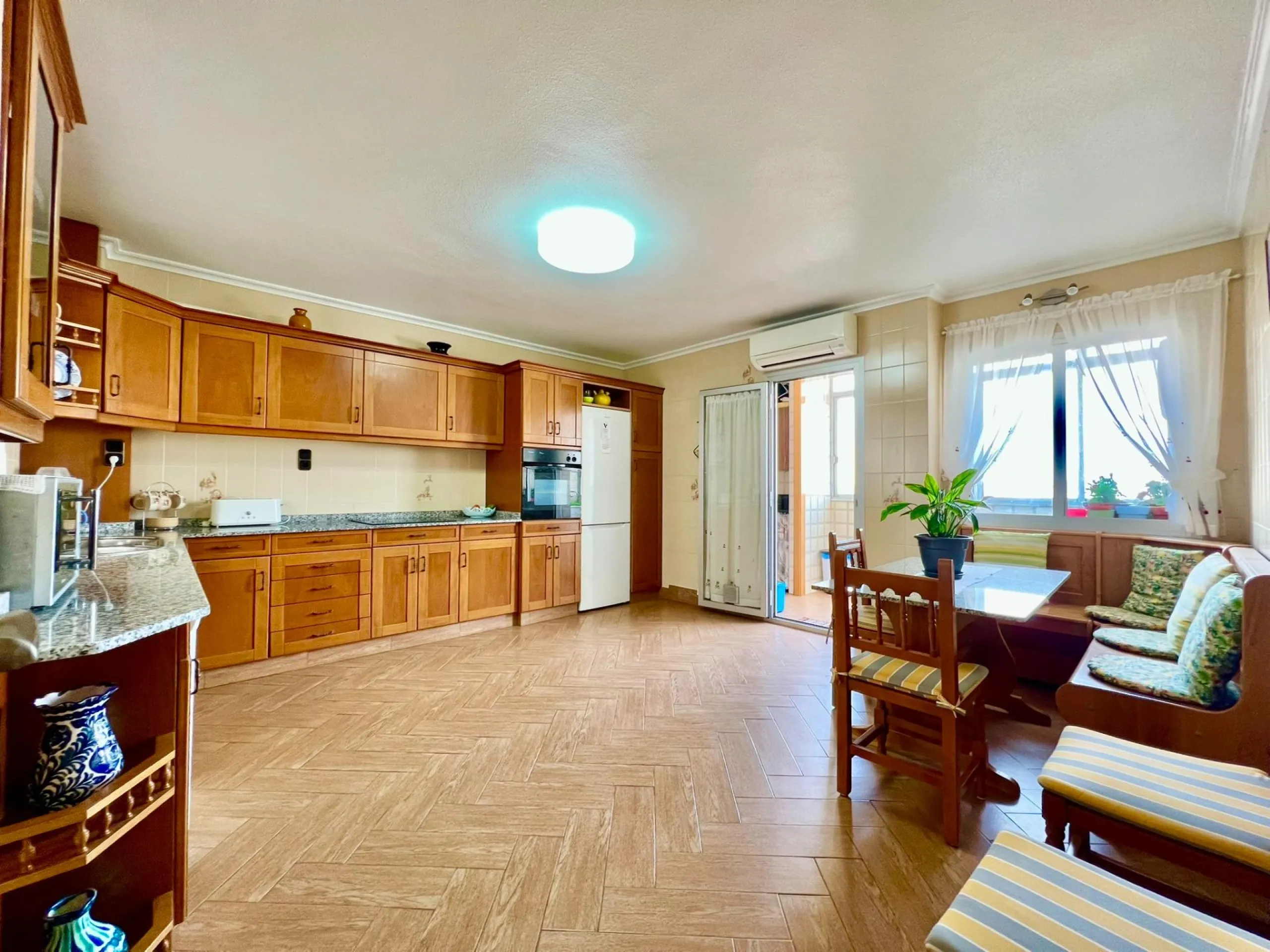 COMFORT, SPACIOUSNESS AND EXCLUSIVITY. 145m2 APARTMENT IN A PRIVILEGED LOCATION WITH A PRIVATE COMMUNITY SOLARIUM OF 60m2