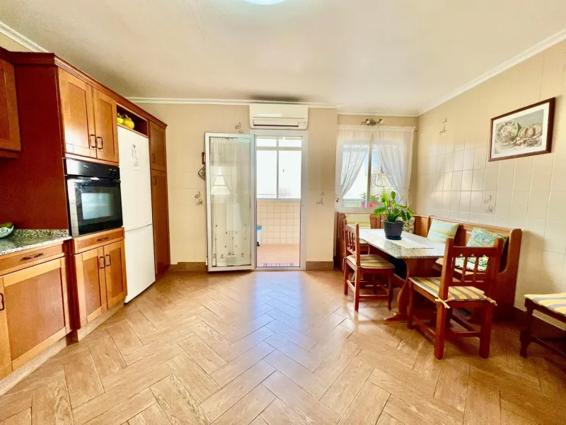 COMFORT, SPACIOUSNESS AND EXCLUSIVITY. 145m2 APARTMENT IN A PRIVILEGED LOCATION WITH A PRIVATE COMMUNITY SOLARIUM OF 60m2