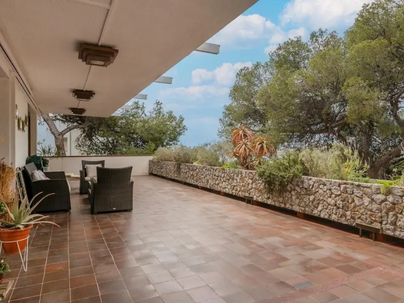Exclusive villa with sea views and pool in Bellamar, Castelldefels