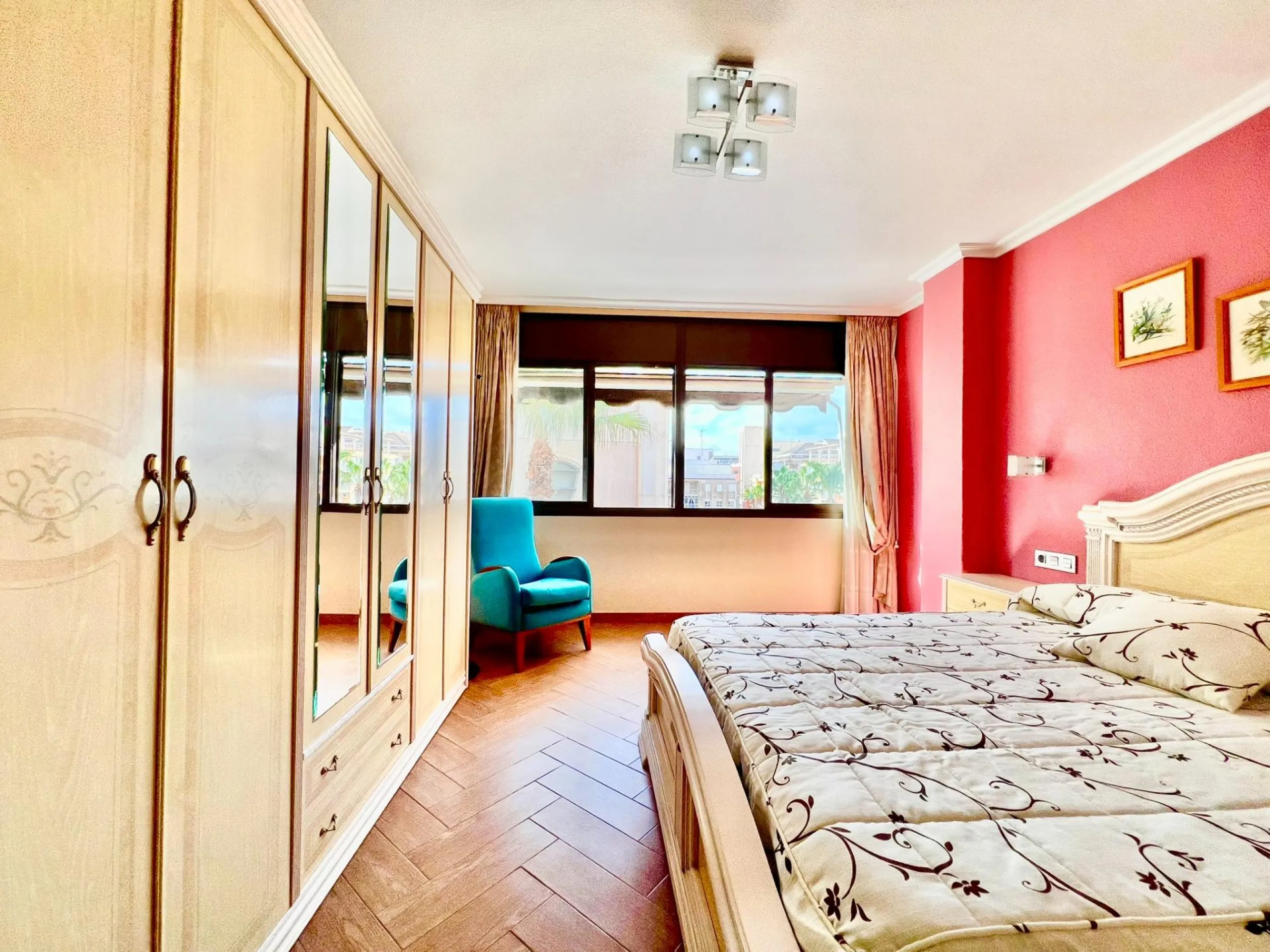 COMFORT, SPACIOUSNESS AND EXCLUSIVITY. 145m2 APARTMENT IN A PRIVILEGED LOCATION WITH A PRIVATE COMMUNITY SOLARIUM OF 60m2