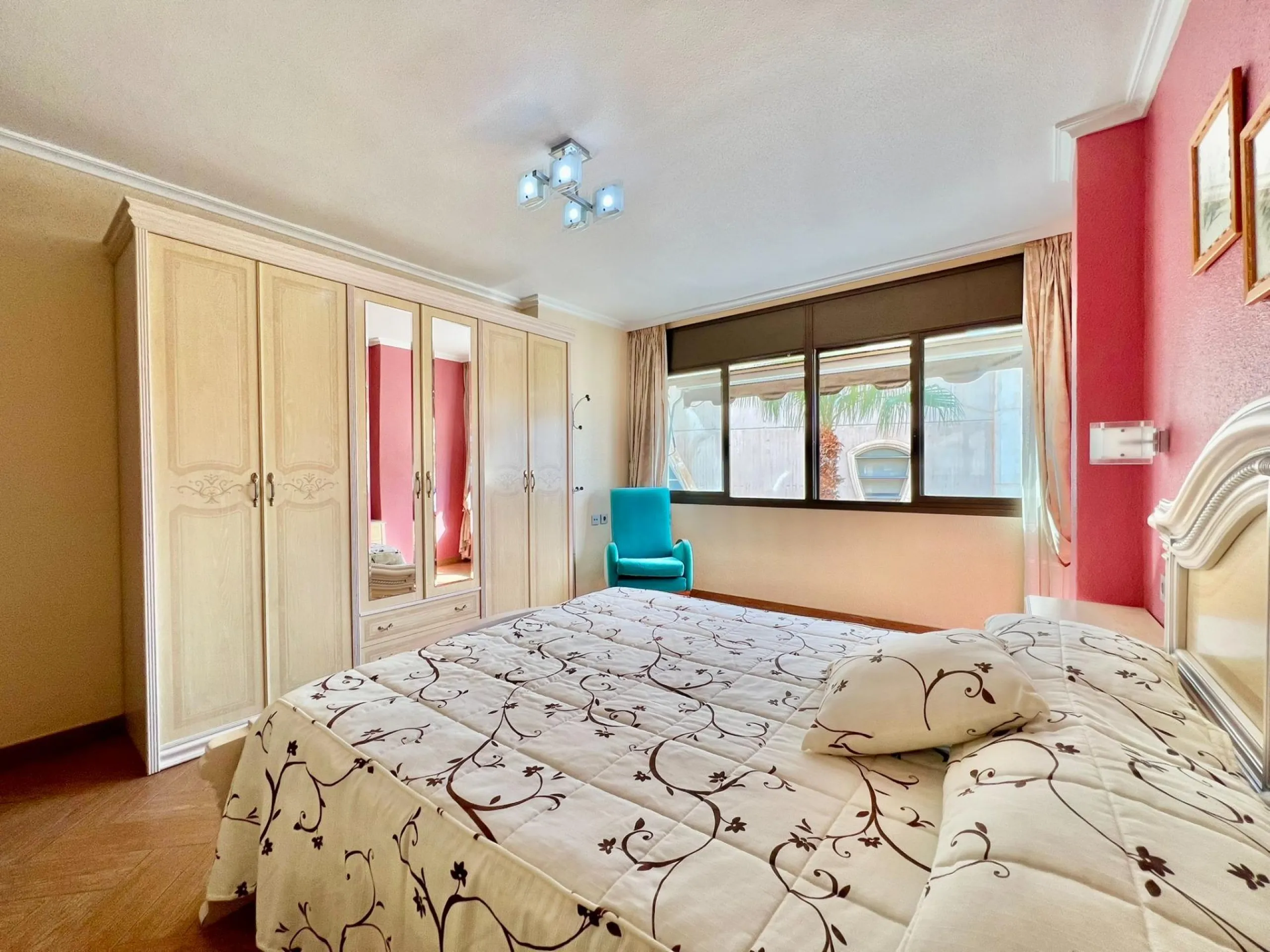 COMFORT, SPACIOUSNESS AND EXCLUSIVITY. 145m2 APARTMENT IN A PRIVILEGED LOCATION WITH A PRIVATE COMMUNITY SOLARIUM OF 60m2