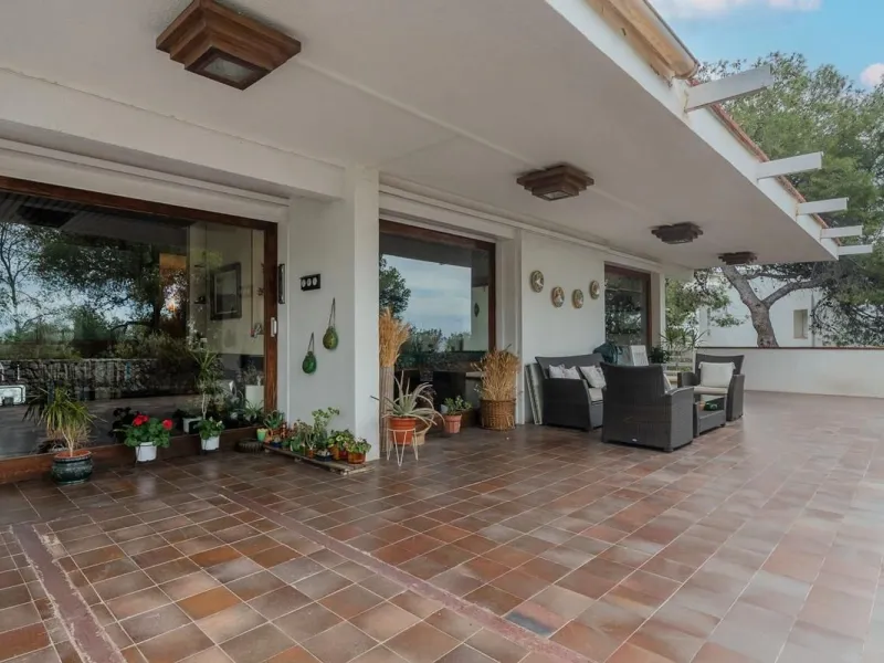Exclusive villa with sea views and pool in Bellamar, Castelldefels