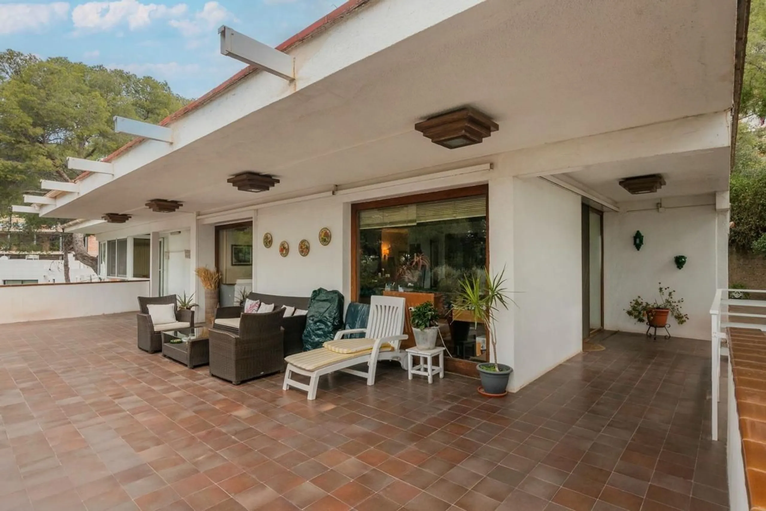 Exclusive villa with sea views and pool in Bellamar, Castelldefels
