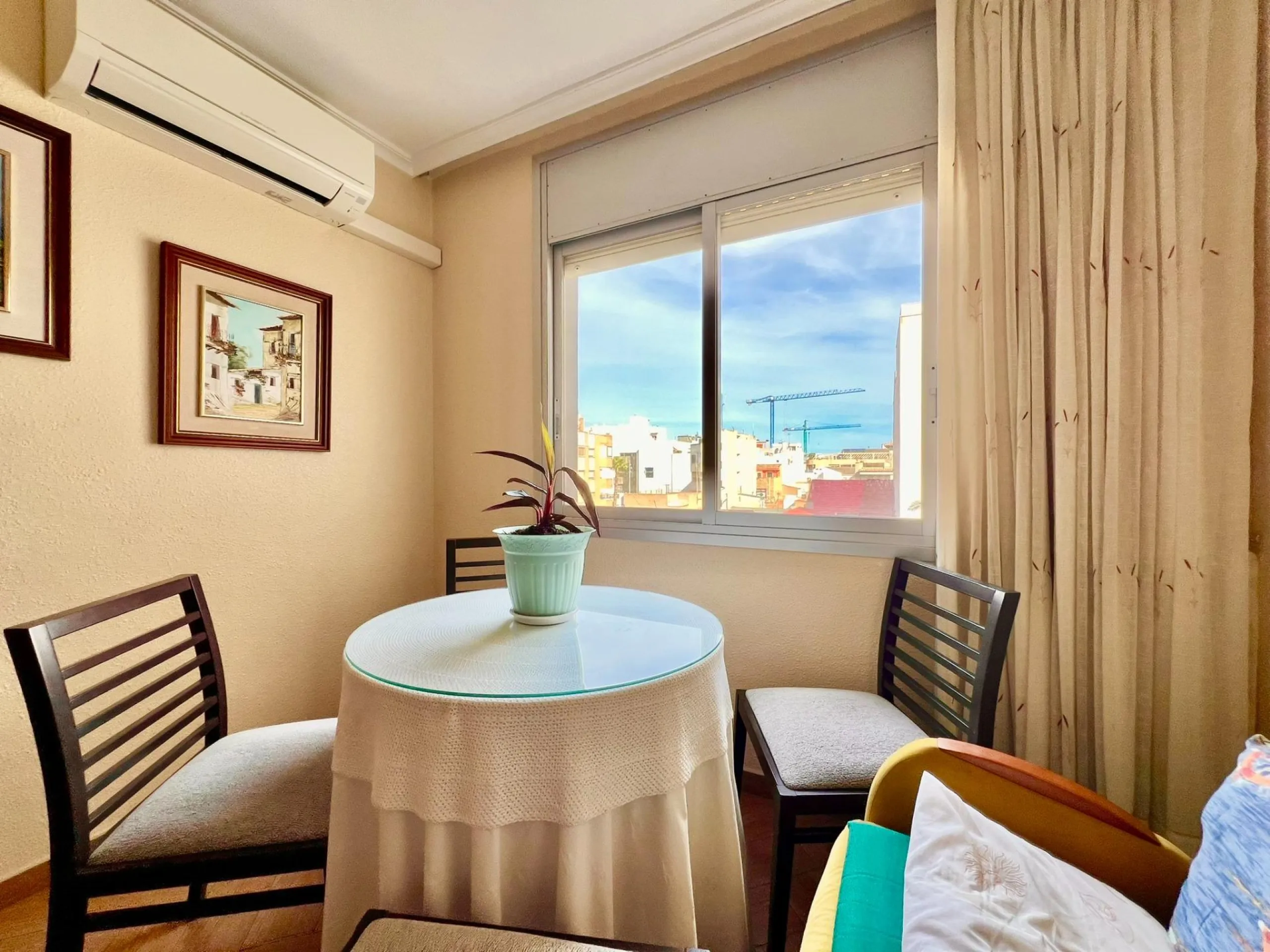 COMFORT, SPACIOUSNESS AND EXCLUSIVITY. 145m2 APARTMENT IN A PRIVILEGED LOCATION WITH A PRIVATE COMMUNITY SOLARIUM OF 60m2