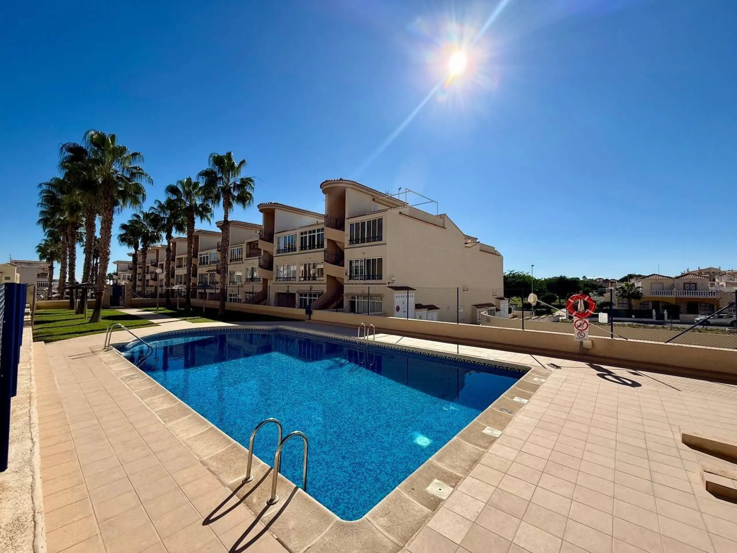 Exclusivo apartamento con 2 dormitorios, 1 baño y piscina