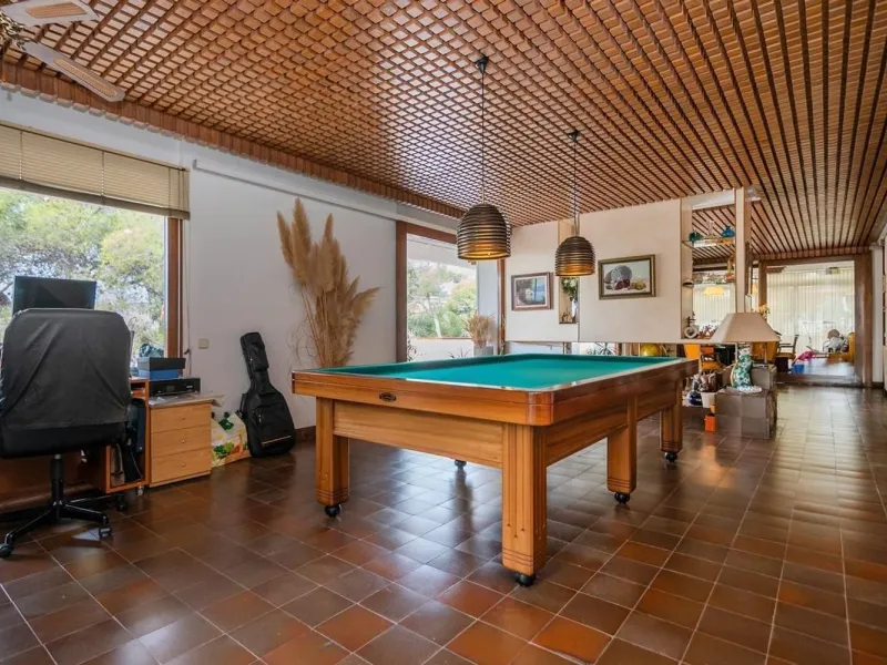 Exclusive villa with sea views and pool in Bellamar, Castelldefels