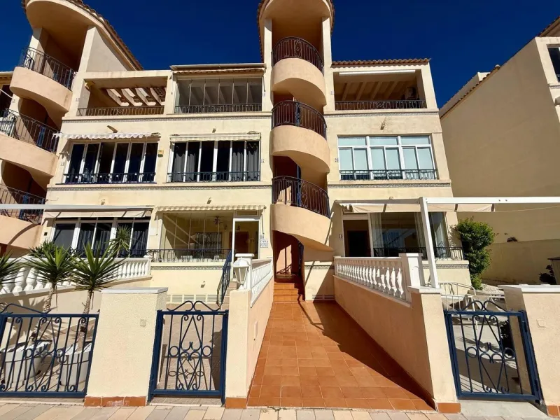 Exclusivo apartamento con 2 dormitorios, 1 baño y piscina