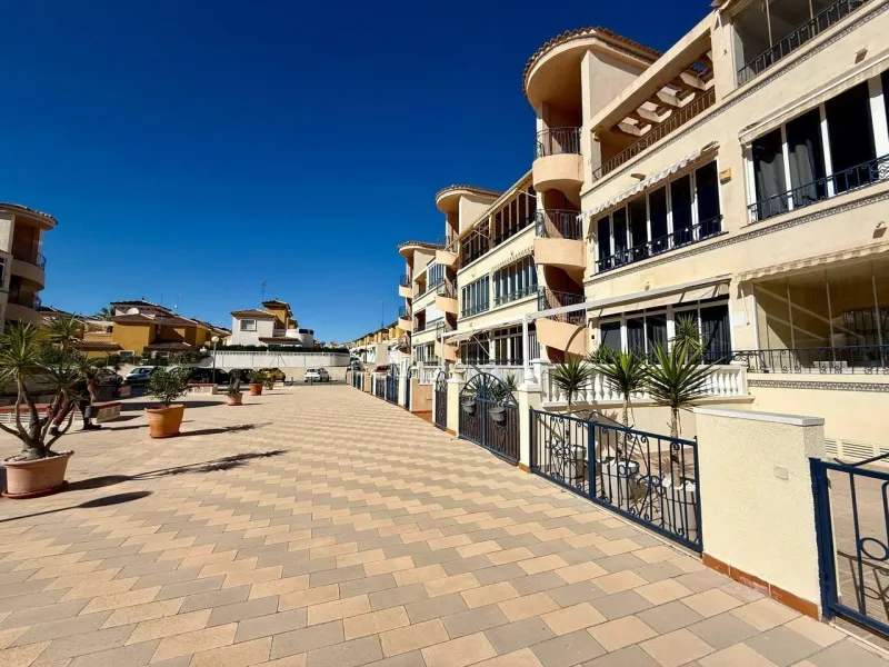 Exclusivo apartamento con 2 dormitorios, 1 baño y piscina