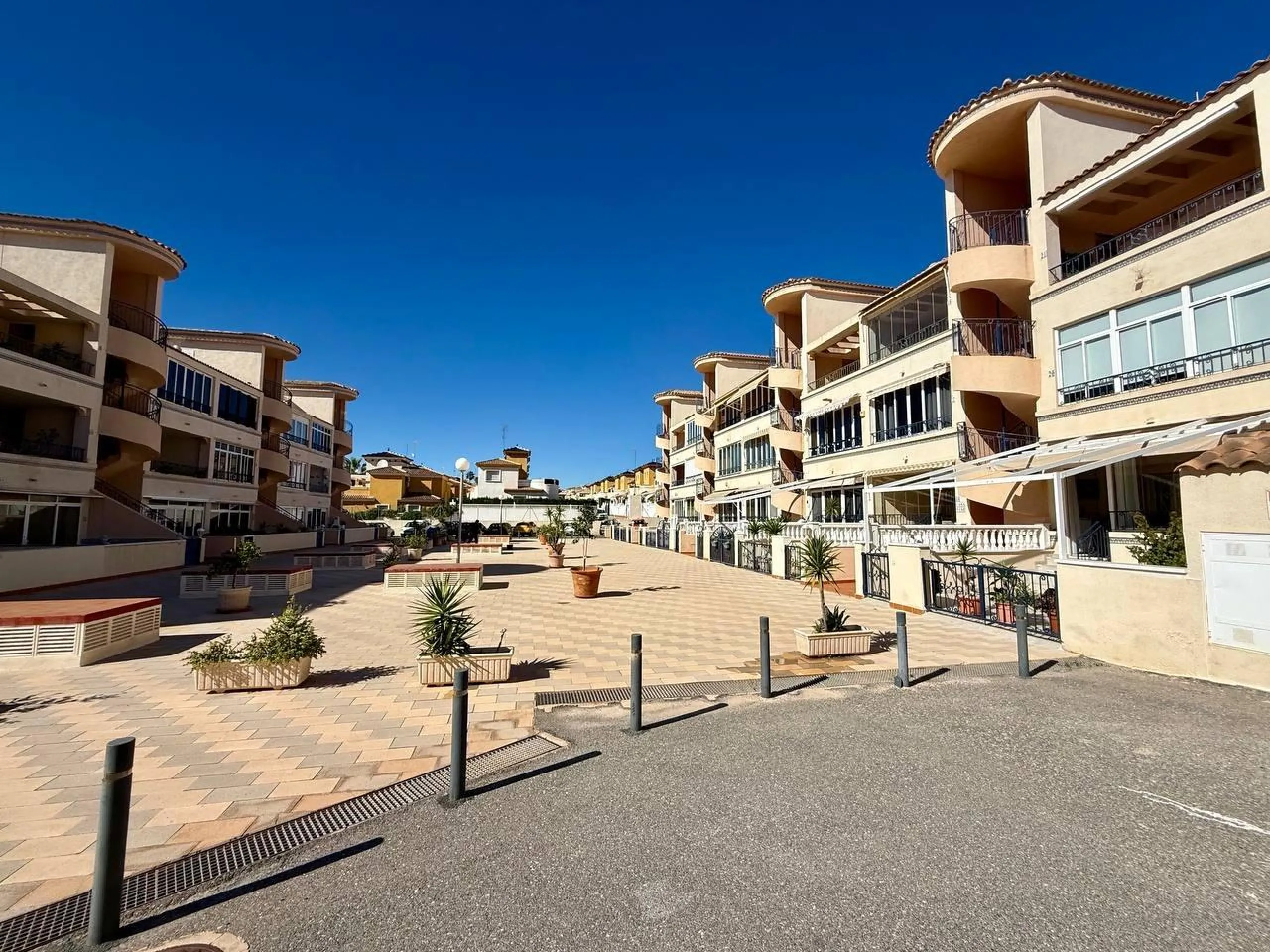 Exclusivo apartamento con 2 dormitorios, 1 baño y piscina