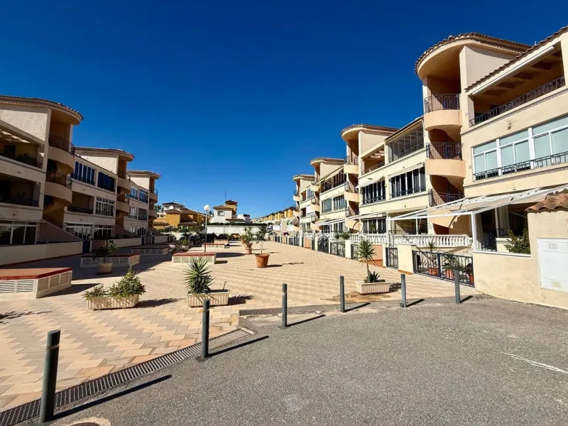 Exclusivo apartamento con 2 dormitorios, 1 baño y piscina
