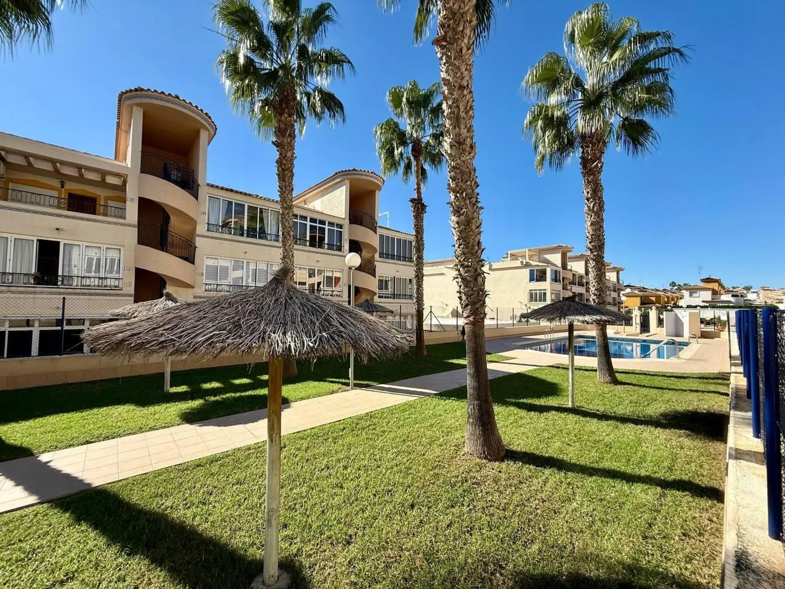 Exclusivo apartamento con 2 dormitorios, 1 baño y piscina