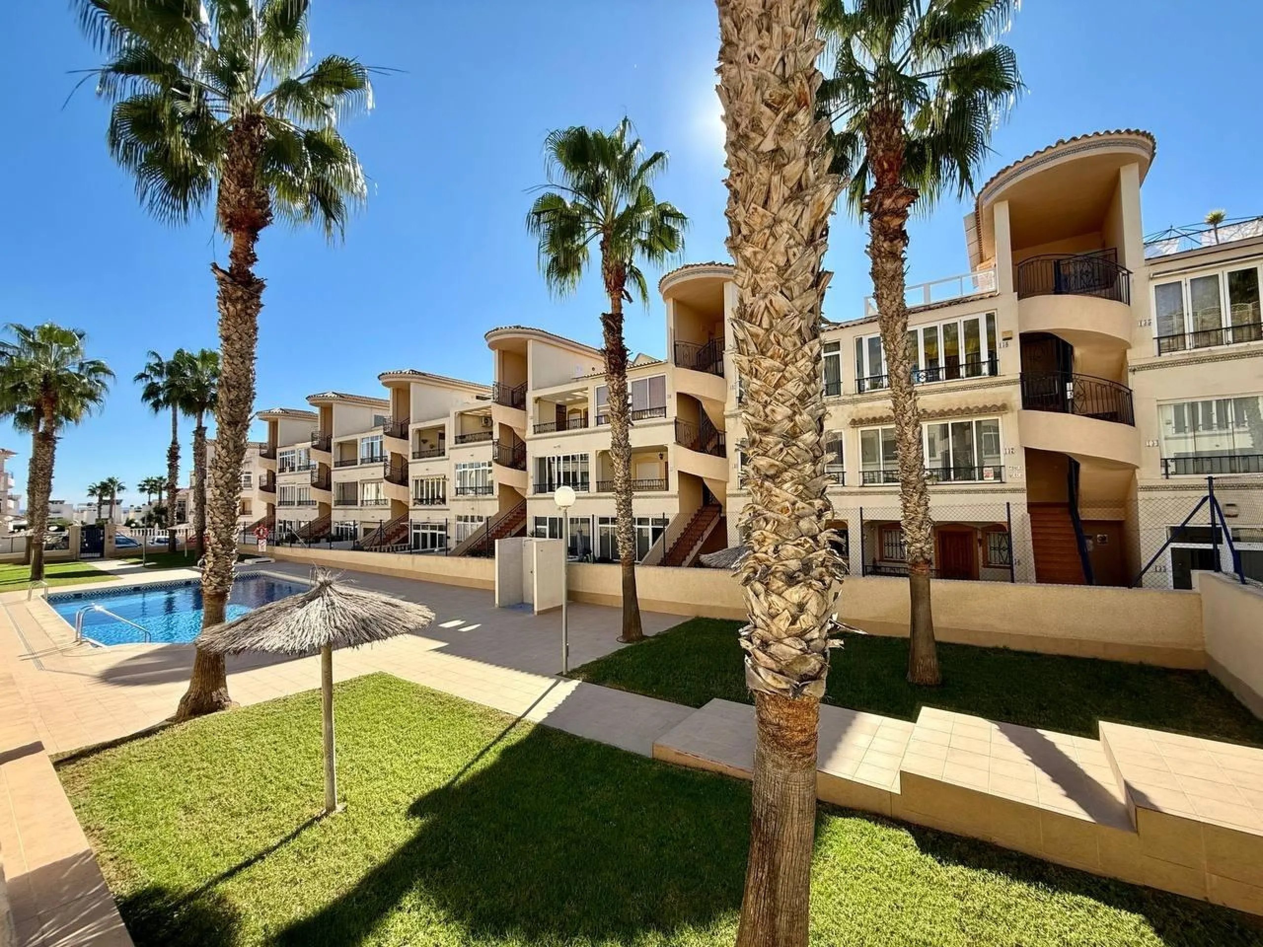 Exclusivo apartamento con 2 dormitorios, 1 baño y piscina