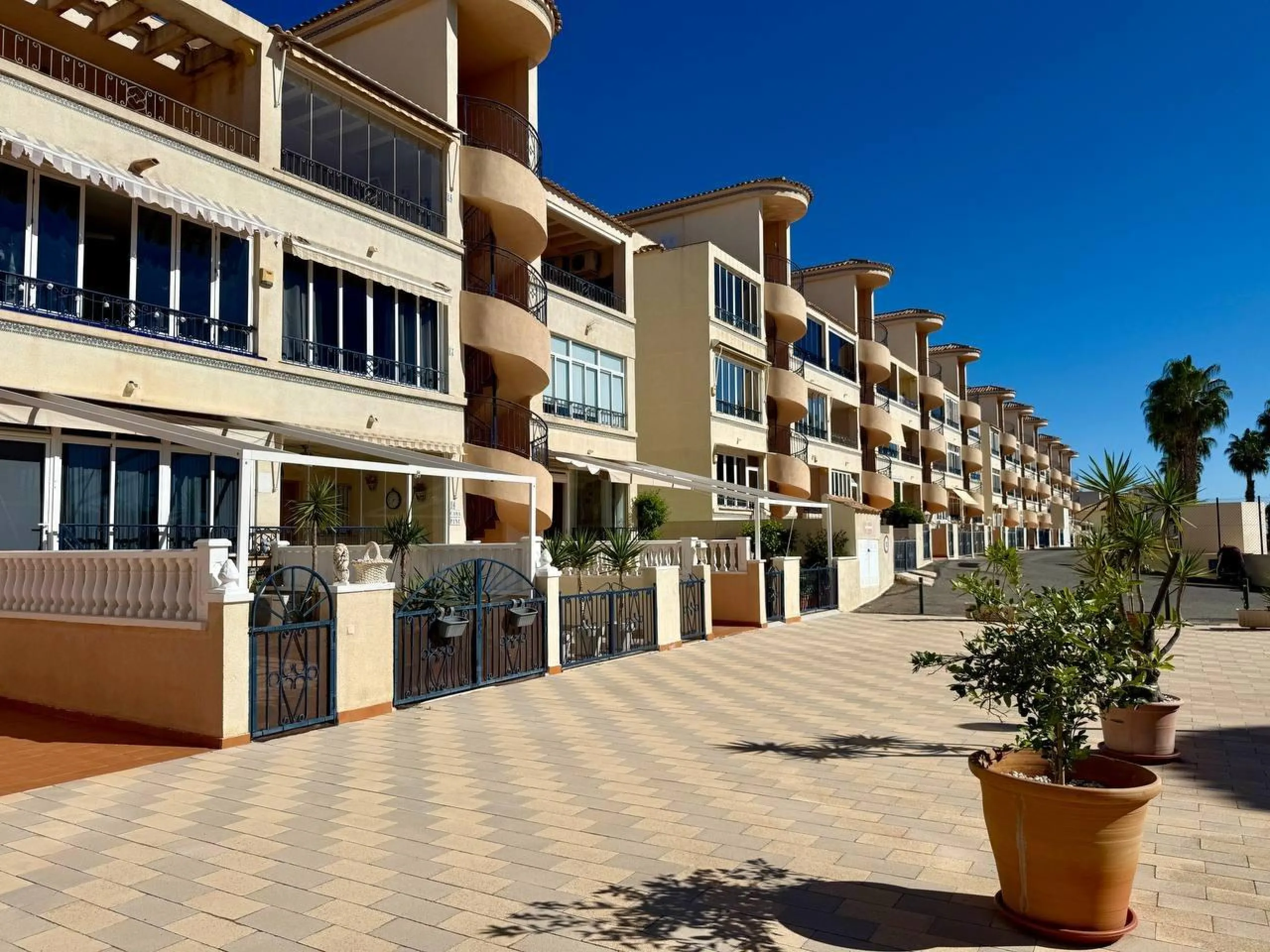 Exclusivo apartamento con 2 dormitorios, 1 baño y piscina
