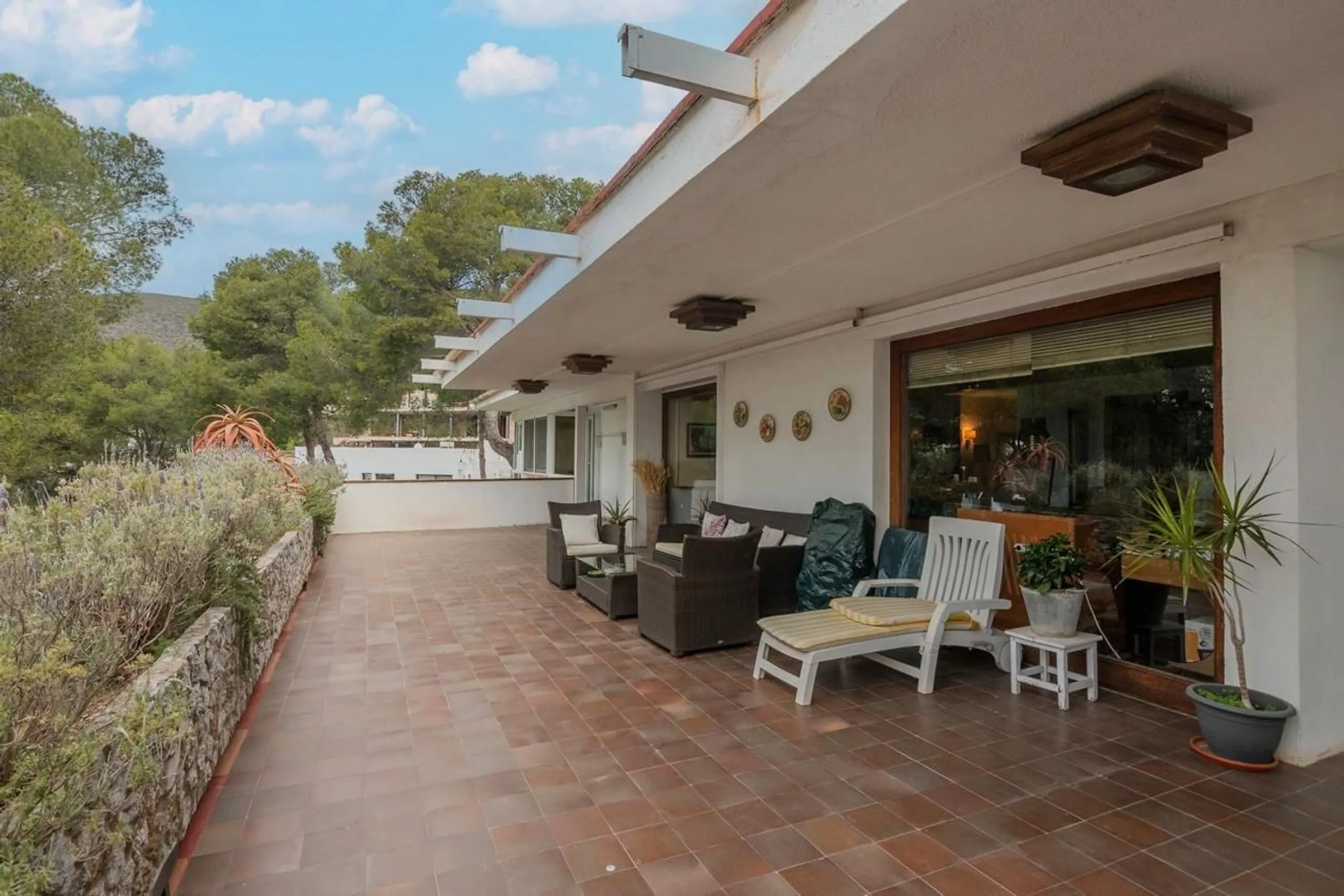 Exclusive villa with sea views and pool in Bellamar, Castelldefels
