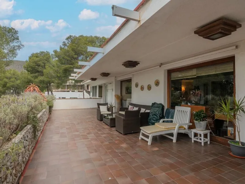 Exclusive villa with sea views and pool in Bellamar, Castelldefels