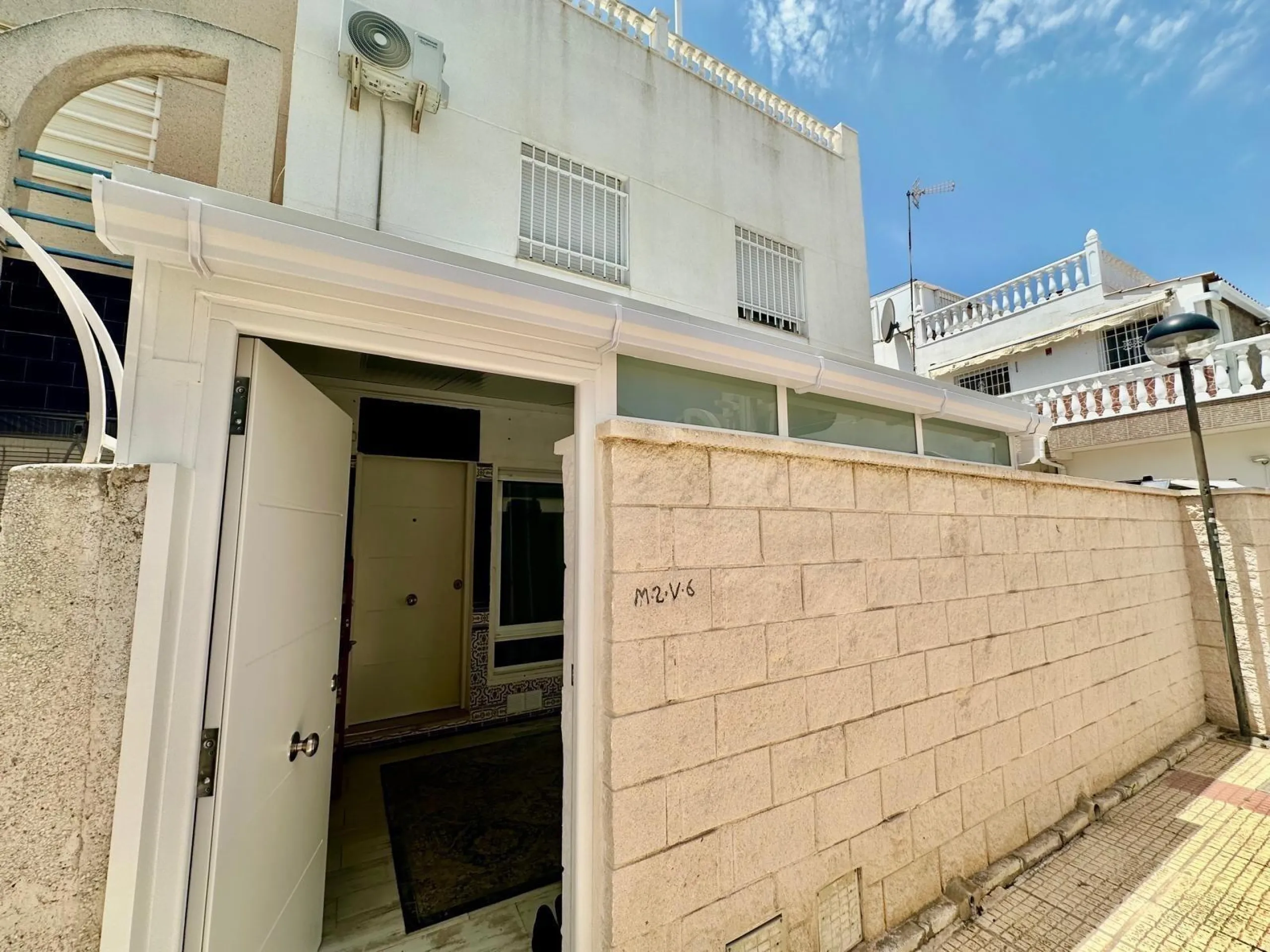 ADOSADO REFORMADO 2 PLANTAS CON ENTRADAS INDEPENDIENTES