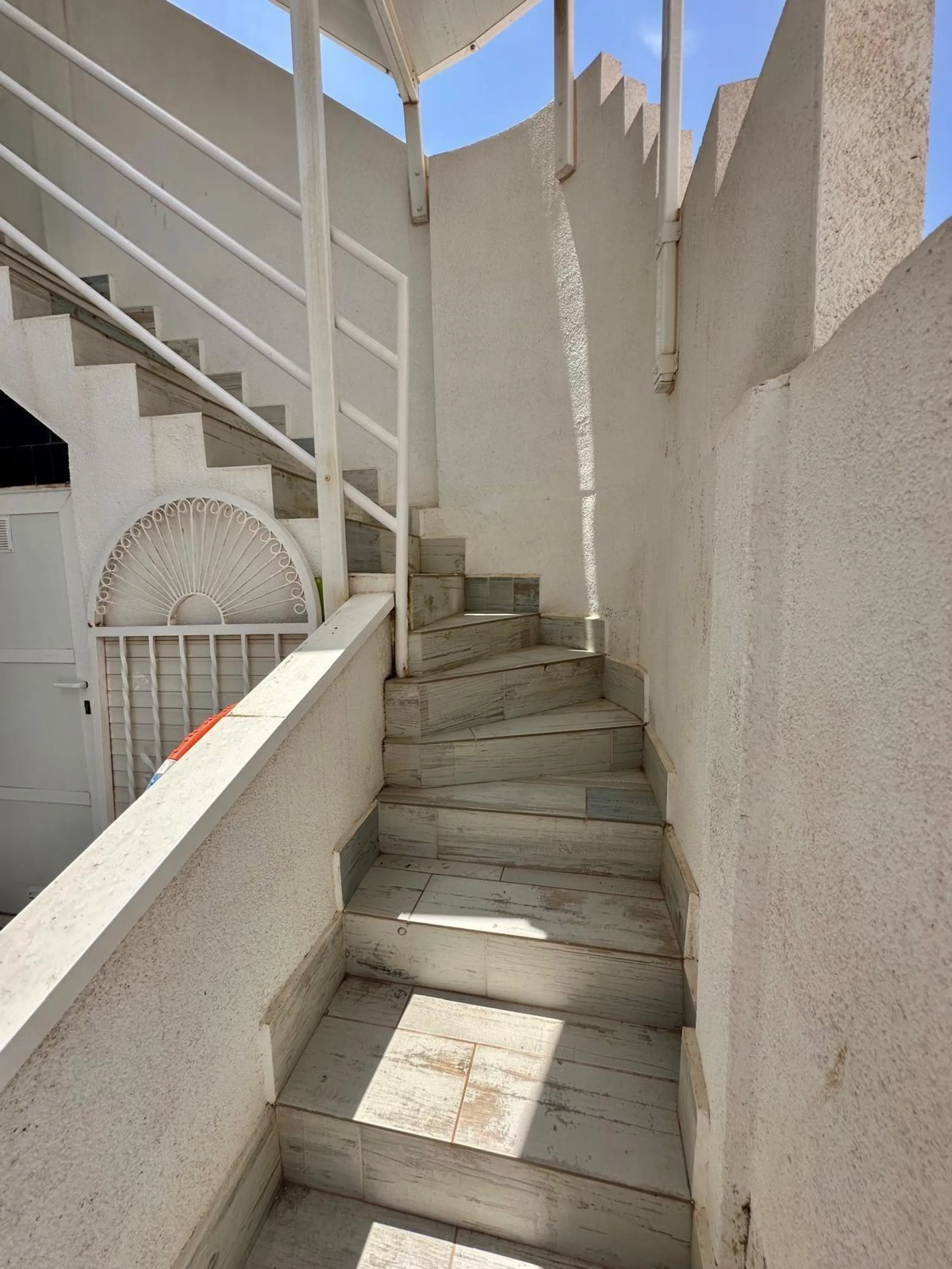 ADOSADO REFORMADO 2 PLANTAS CON ENTRADAS INDEPENDIENTES