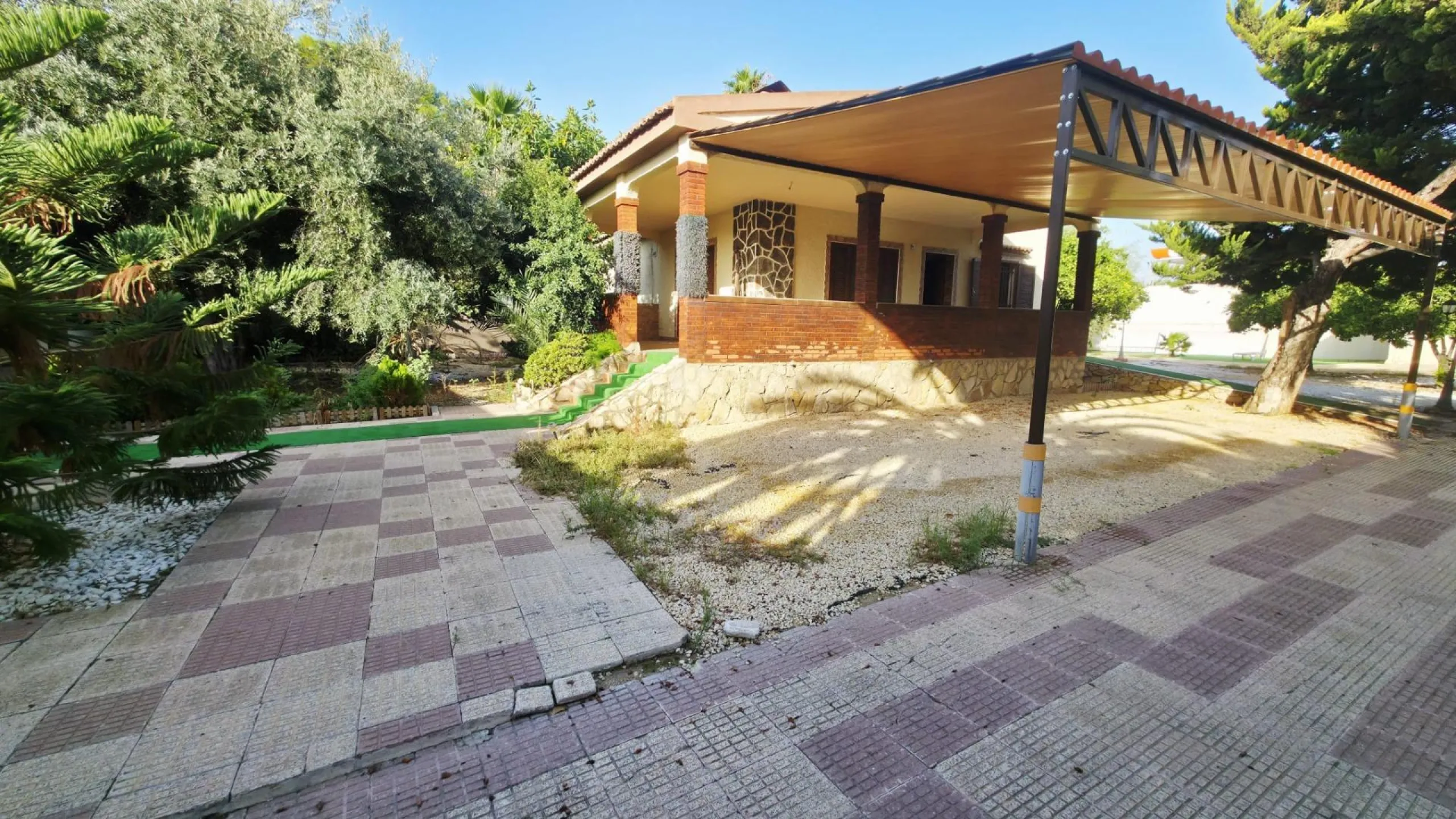 Magnífico chalet con amplias posibilidades en La Albufereta – Playa de San Juan (Alicante)