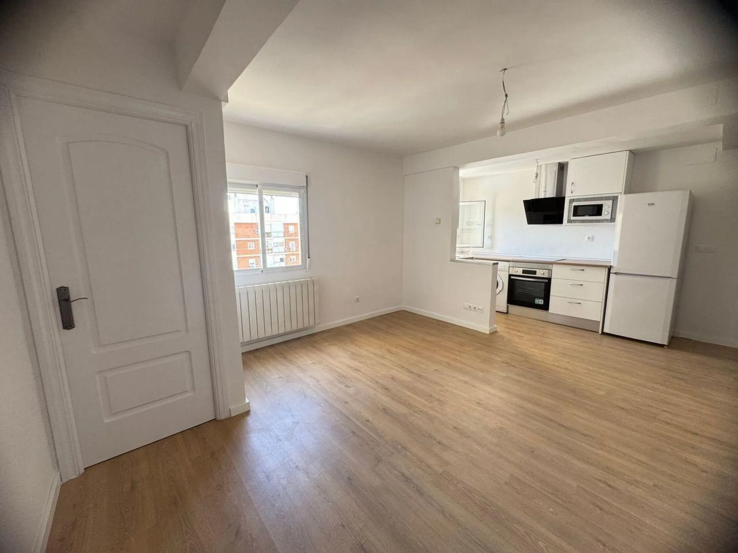 PISO EN VENTA TOTALMENTE REFORMADO Y MUY LUMINOSO EN BARRIO DEL PILAR, MADRID