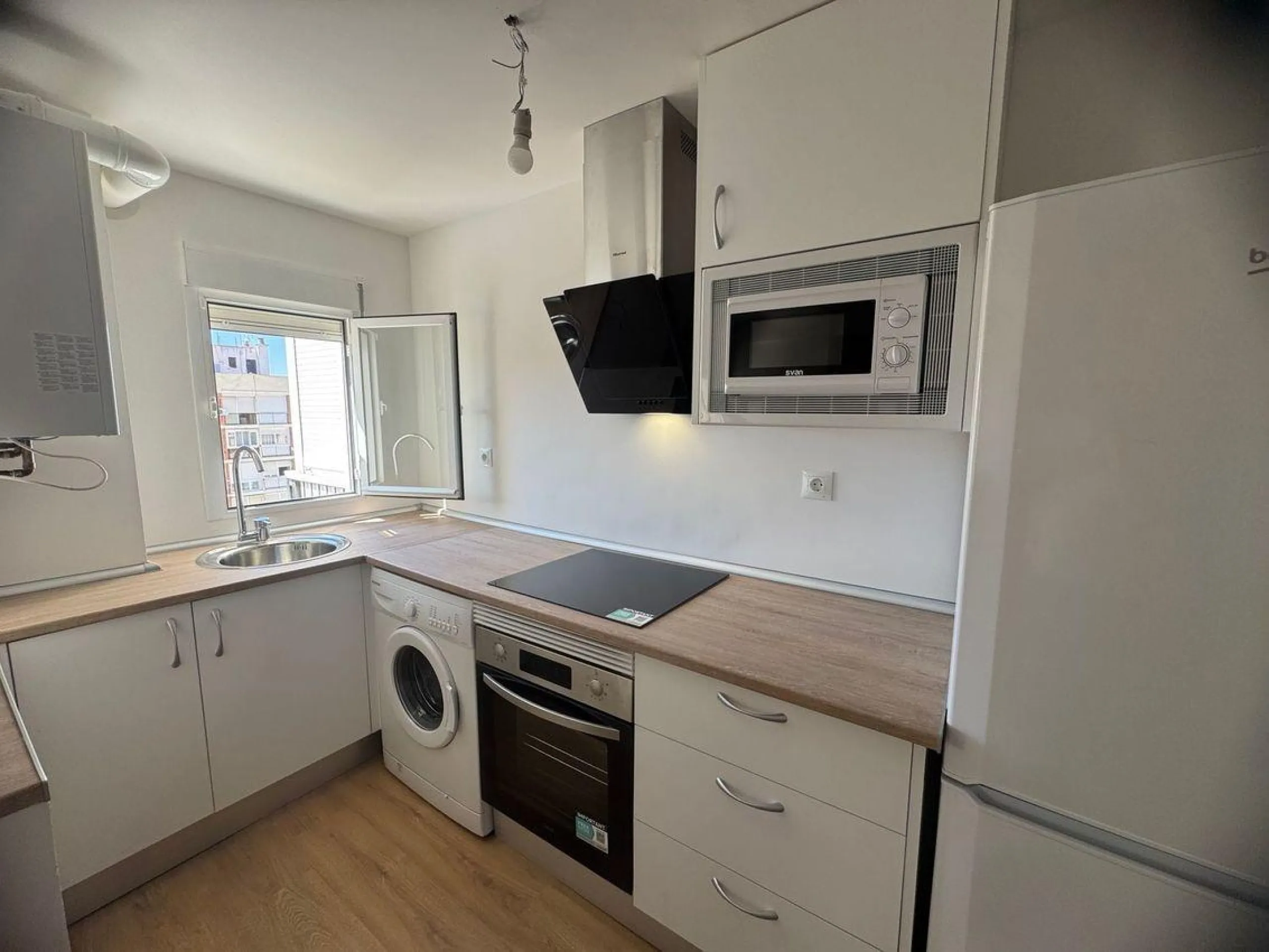 PISO EN VENTA TOTALMENTE REFORMADO Y MUY LUMINOSO EN BARRIO DEL PILAR, MADRID