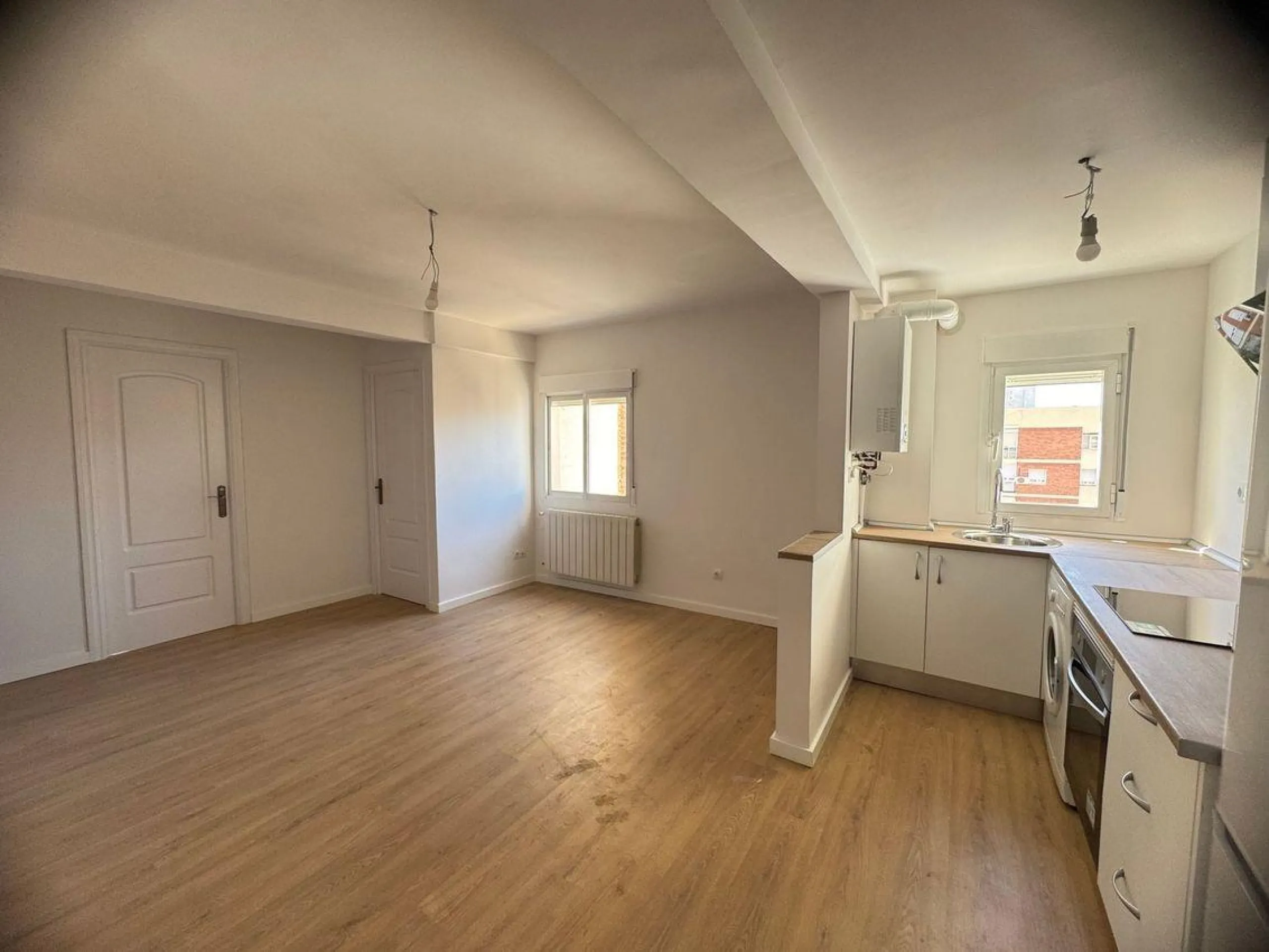 PISO EN VENTA TOTALMENTE REFORMADO Y MUY LUMINOSO EN BARRIO DEL PILAR, MADRID